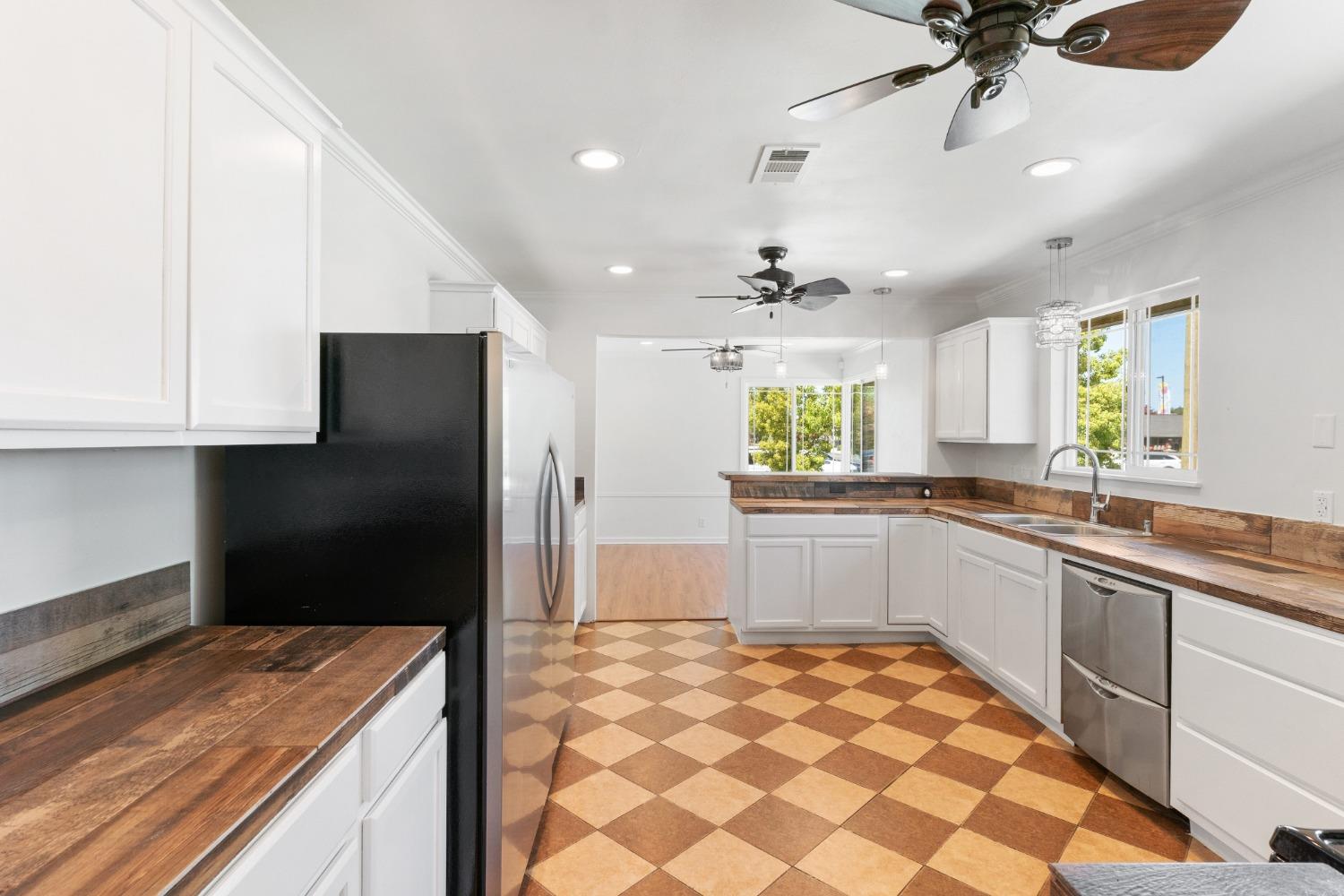 Detail Gallery Image 22 of 53 For 1006 W Benjamin Holt Dr, Stockton,  CA 95207 - 4 Beds | 3 Baths