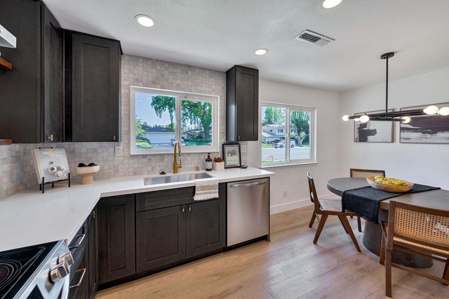 Detail Gallery Image 15 of 30 For 6270 Greenhaven Dr, Sacramento,  CA 95831 - 4 Beds | 2 Baths
