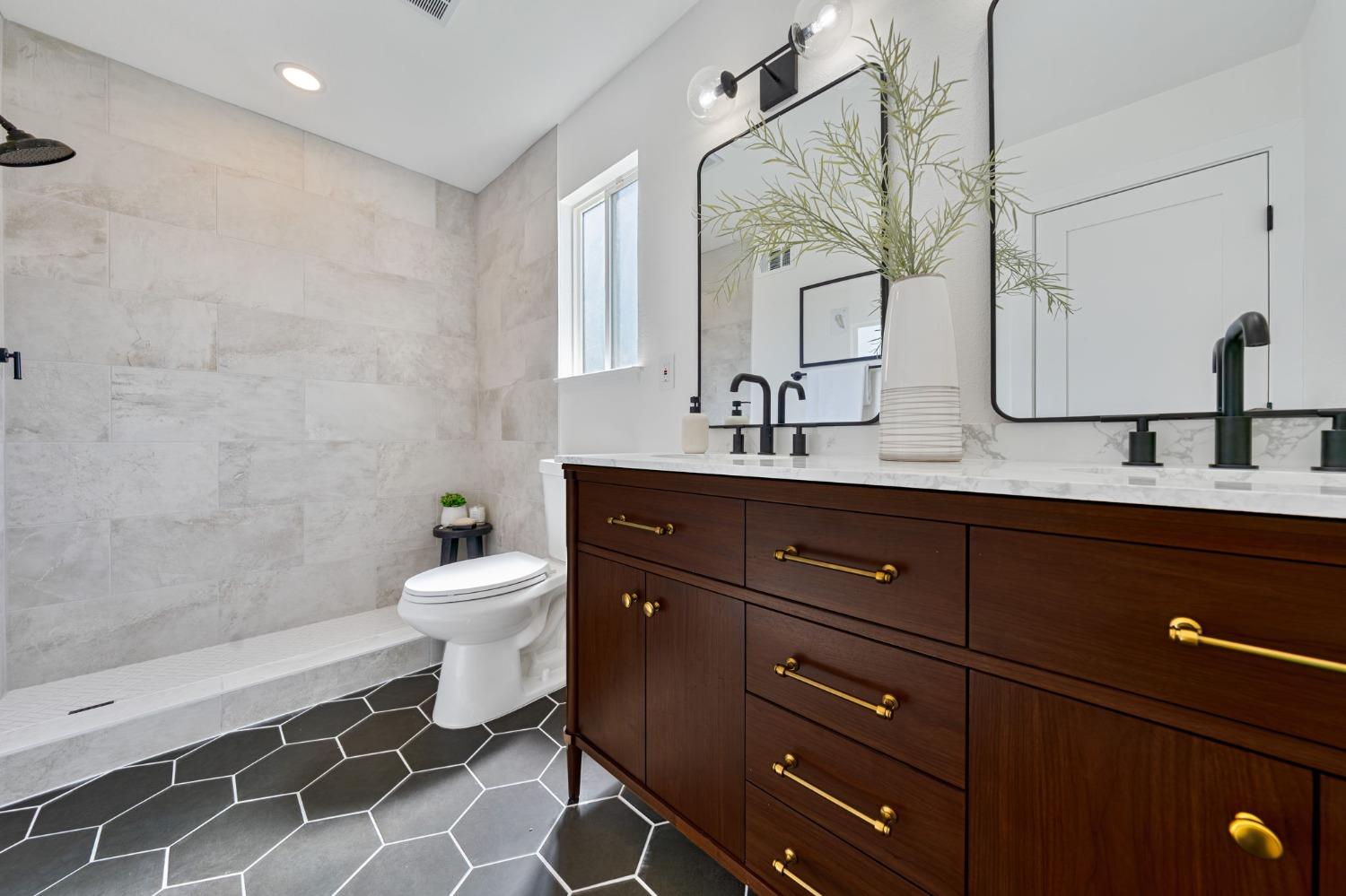 Detail Gallery Image 21 of 30 For 6270 Greenhaven Dr, Sacramento,  CA 95831 - 4 Beds | 2 Baths