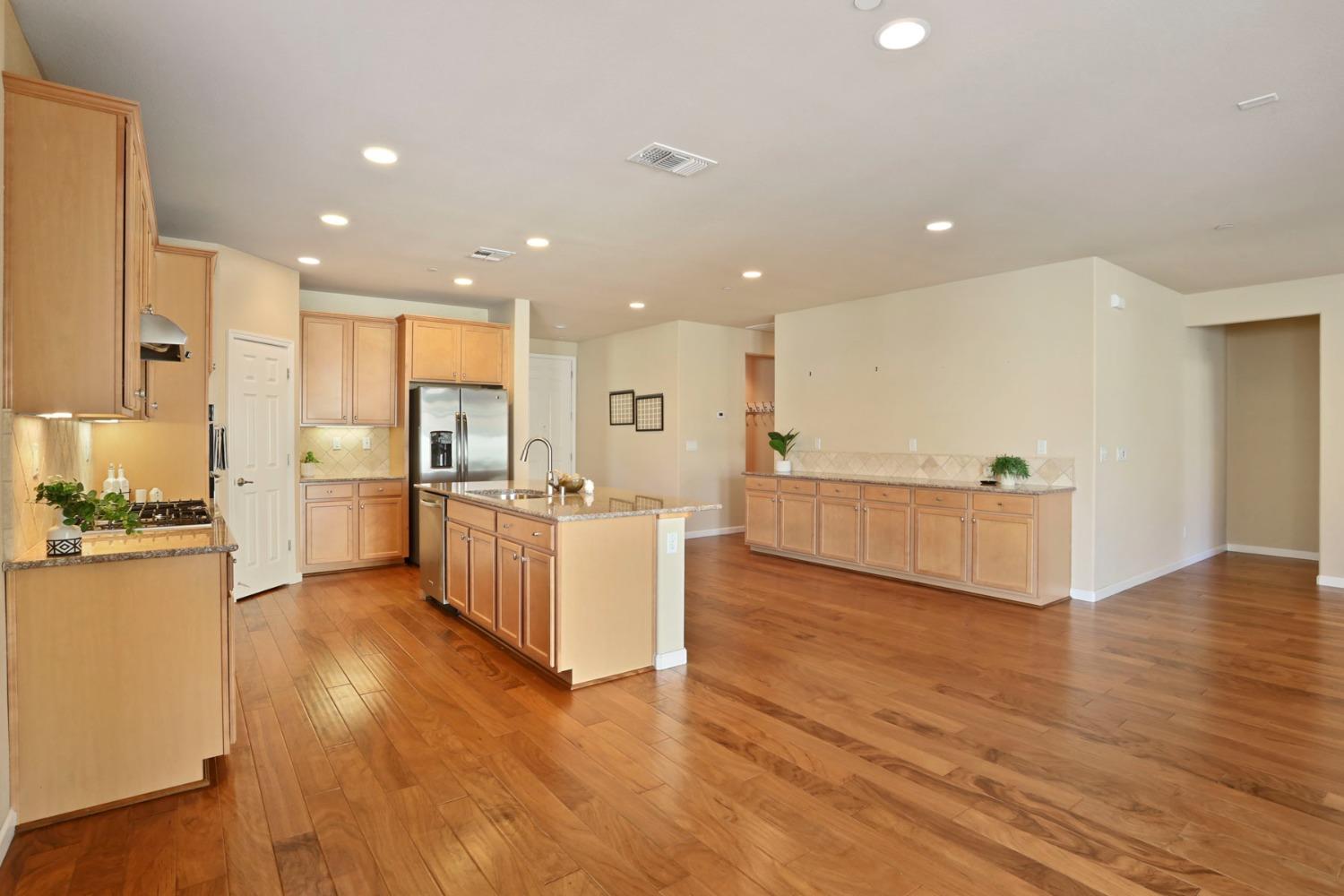Detail Gallery Image 14 of 71 For 2681 Roseberry Ave, Manteca,  CA 95336 - 2 Beds | 2 Baths