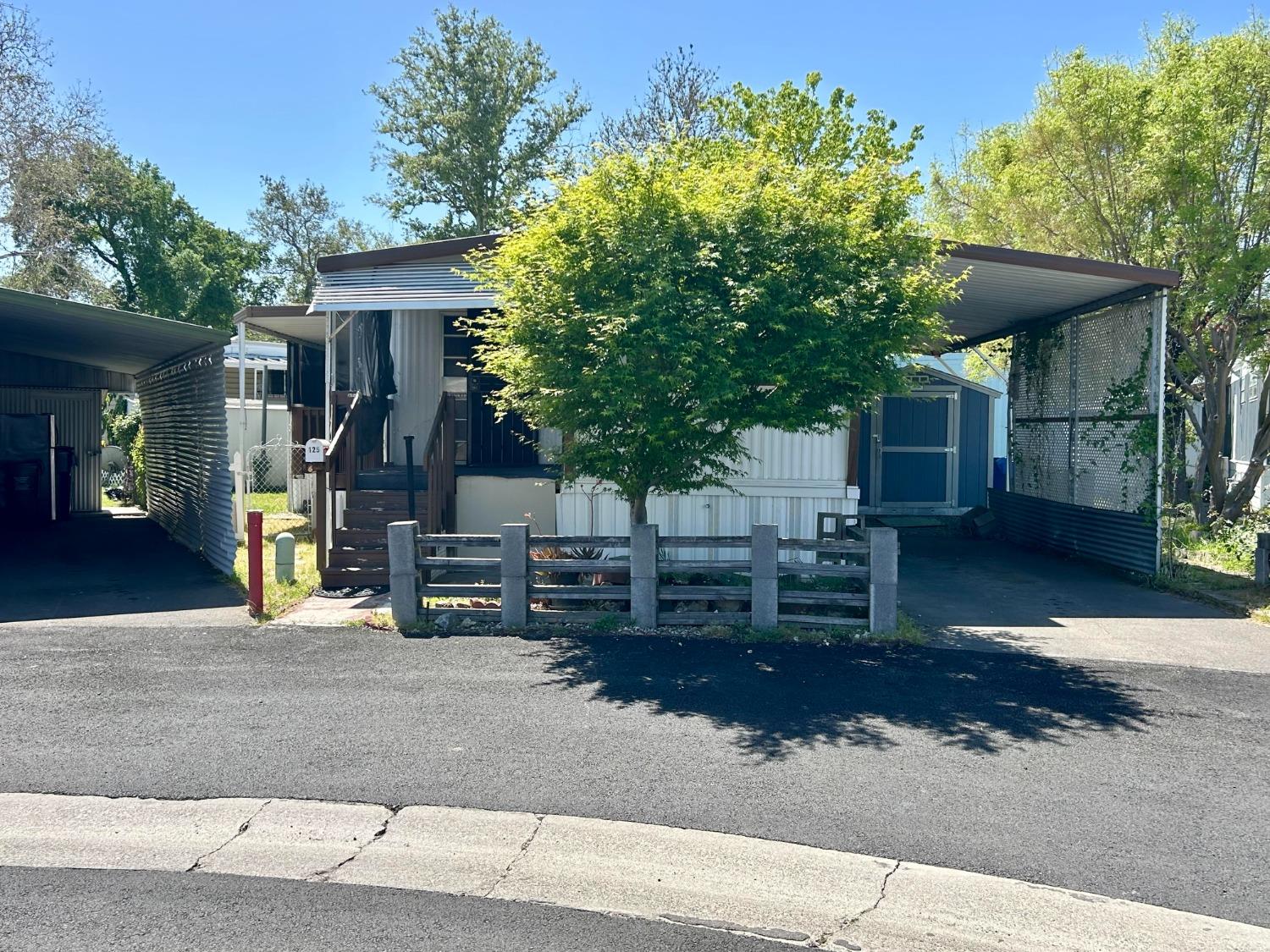 Detail Gallery Image 1 of 33 For 902 Del Paso Blvd 125, Sacramento,  CA 95815 - 2 Beds | 1 Baths