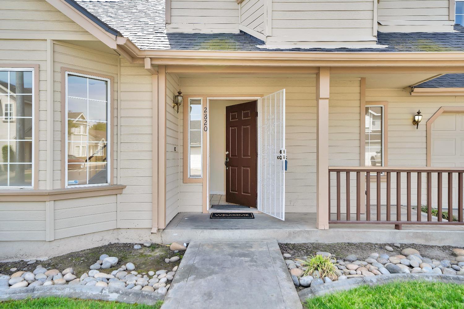 Detail Gallery Image 2 of 36 For 2820 Stone Ter, Modesto,  CA 95355 - 3 Beds | 2/1 Baths