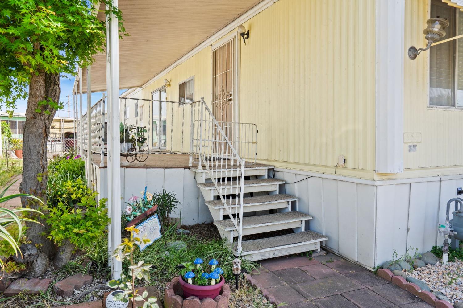 Detail Gallery Image 2 of 25 For 8181 Folsom Blvd 8, Sacramento,  CA 95826 - 2 Beds | 2 Baths