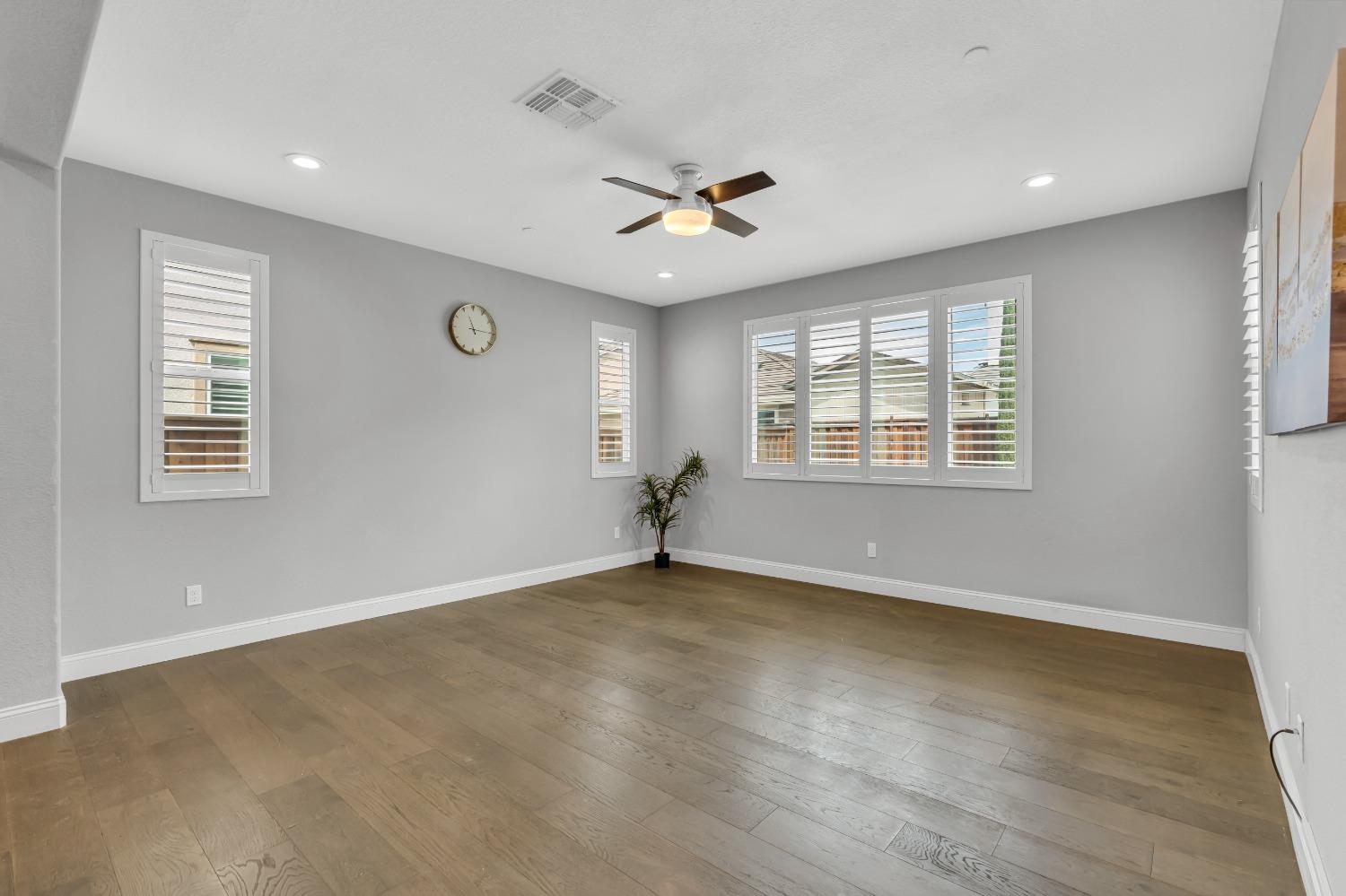 Detail Gallery Image 17 of 70 For 1725 Marina Dr, Lathrop,  CA 95330 - 5 Beds | 3/1 Baths