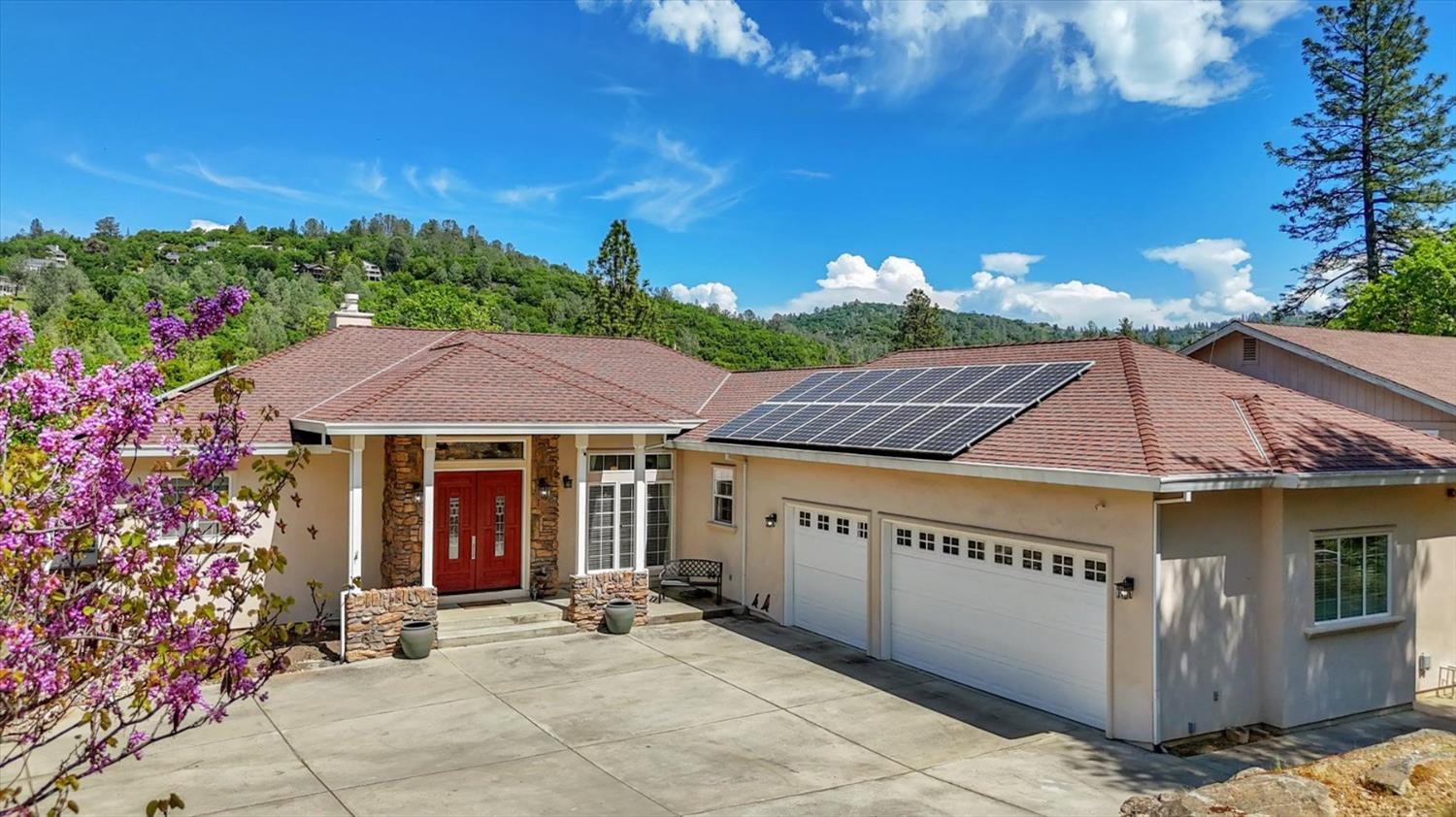 Detail Gallery Image 1 of 74 For 17582 Chaparral Dr, Penn Valley,  CA 95946 - 5 Beds | 4 Baths