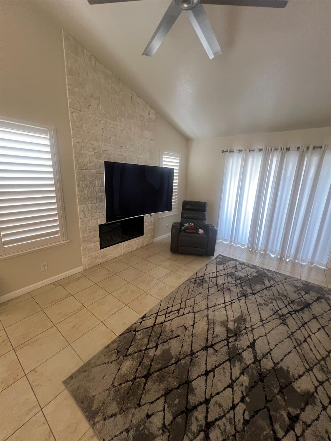 Detail Gallery Image 4 of 16 For 10022 River Oaks Dr, Stockton,  CA 95209 - 3 Beds | 2 Baths