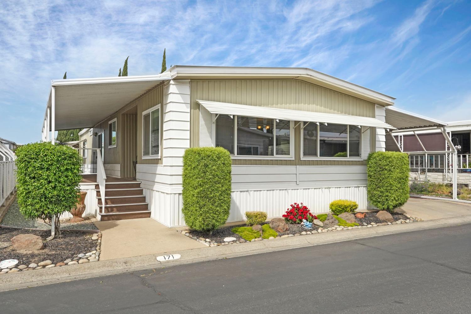 Detail Gallery Image 4 of 43 For 171 El Centro Dr, Lodi,  CA 95240 - 3 Beds | 2 Baths