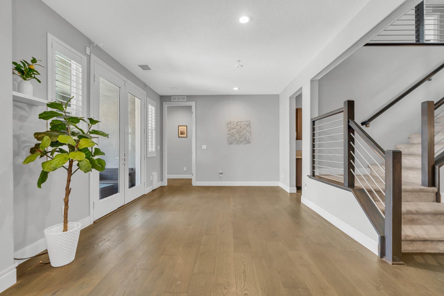 Detail Gallery Image 10 of 70 For 1725 Marina Dr, Lathrop,  CA 95330 - 5 Beds | 3/1 Baths