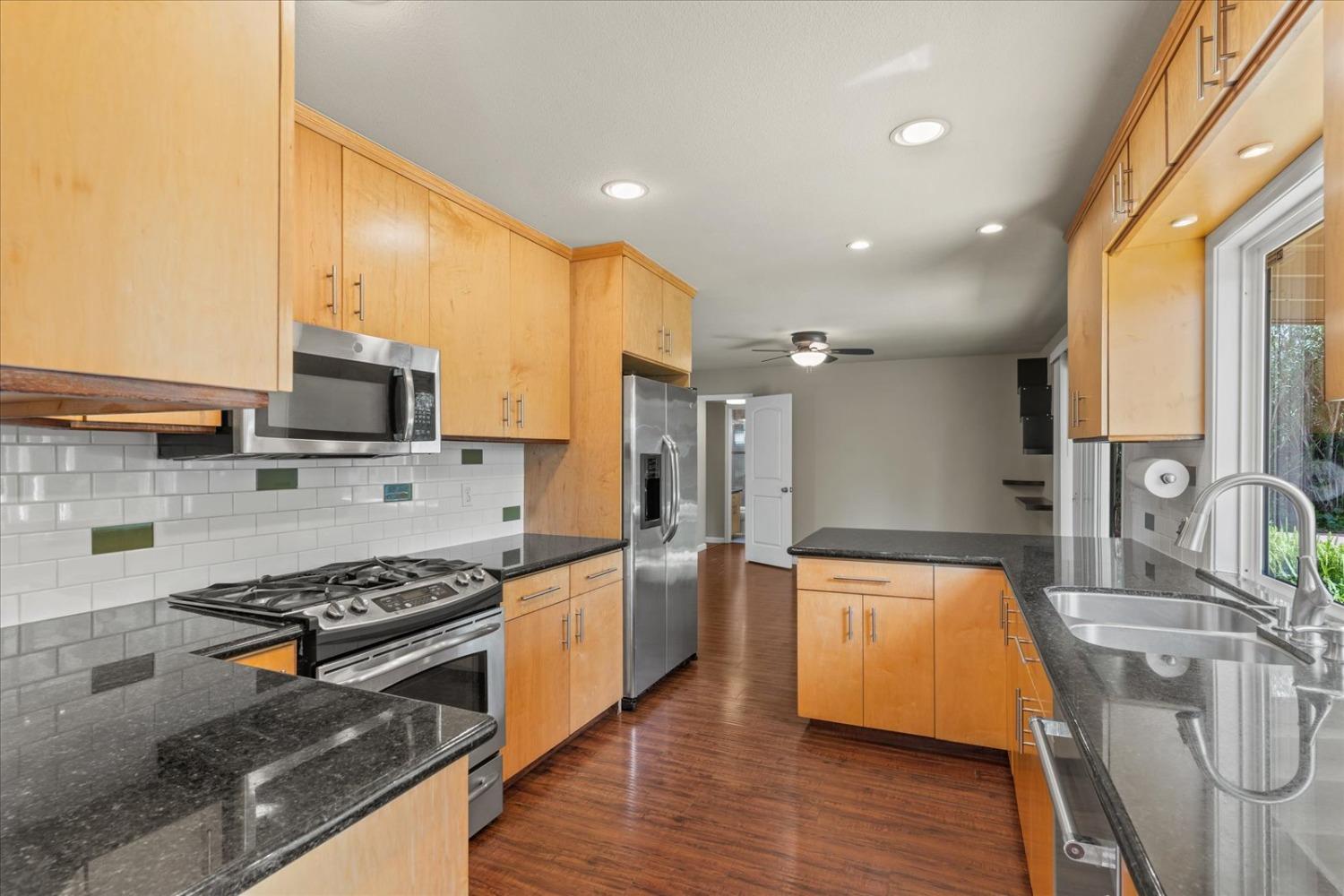 Yeoman Way, Citrus Heights, California image 18
