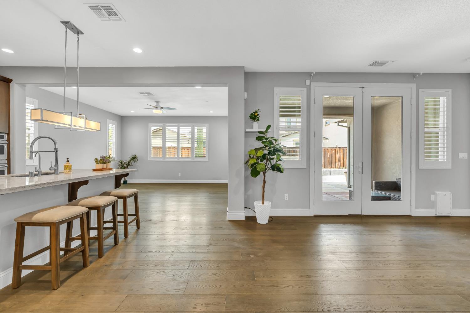Detail Gallery Image 18 of 70 For 1725 Marina Dr, Lathrop,  CA 95330 - 5 Beds | 3/1 Baths