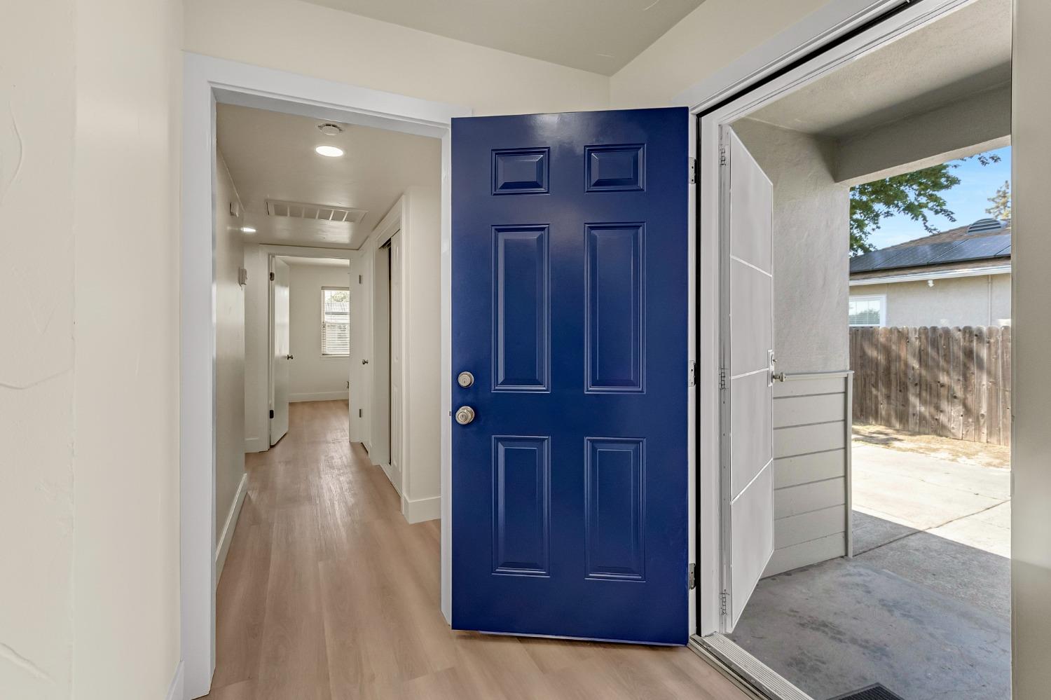 Detail Gallery Image 9 of 35 For 5211 Whittier Dr, Sacramento,  CA 95820 - 3 Beds | 2 Baths