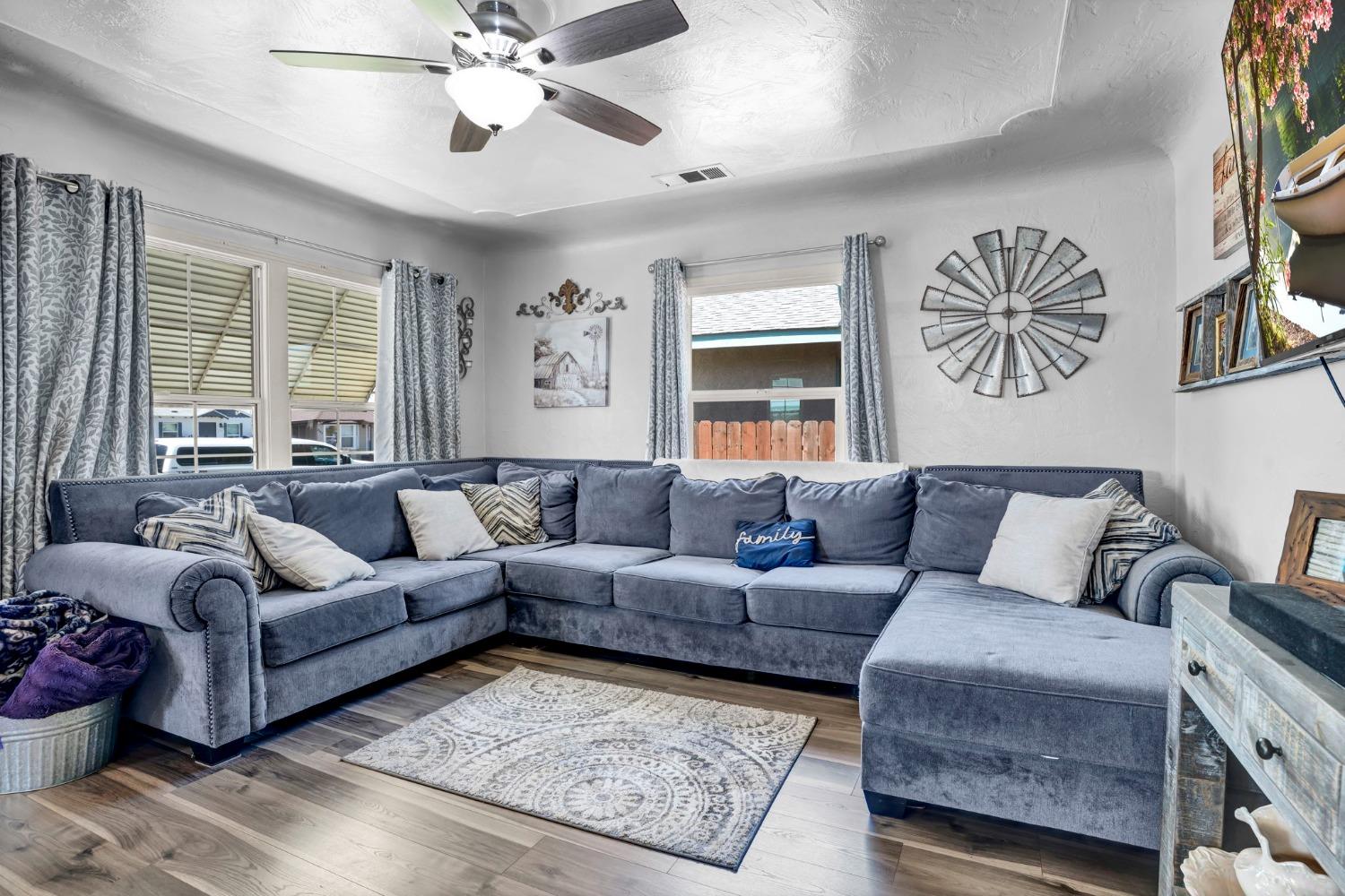 Detail Gallery Image 3 of 48 For 2112 6th St, Hughson,  CA 95326 - 3 Beds | 2 Baths
