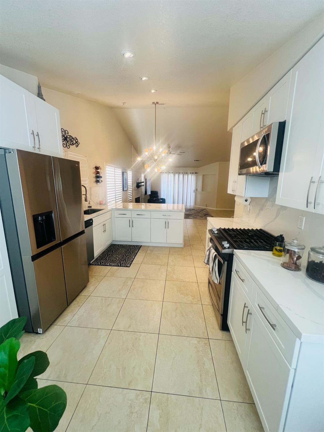 Detail Gallery Image 2 of 16 For 10022 River Oaks Dr, Stockton,  CA 95209 - 3 Beds | 2 Baths