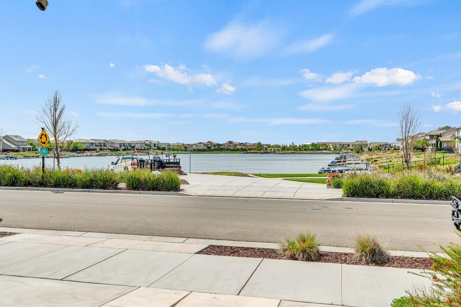 Detail Gallery Image 3 of 70 For 1725 Marina Dr, Lathrop,  CA 95330 - 5 Beds | 3/1 Baths