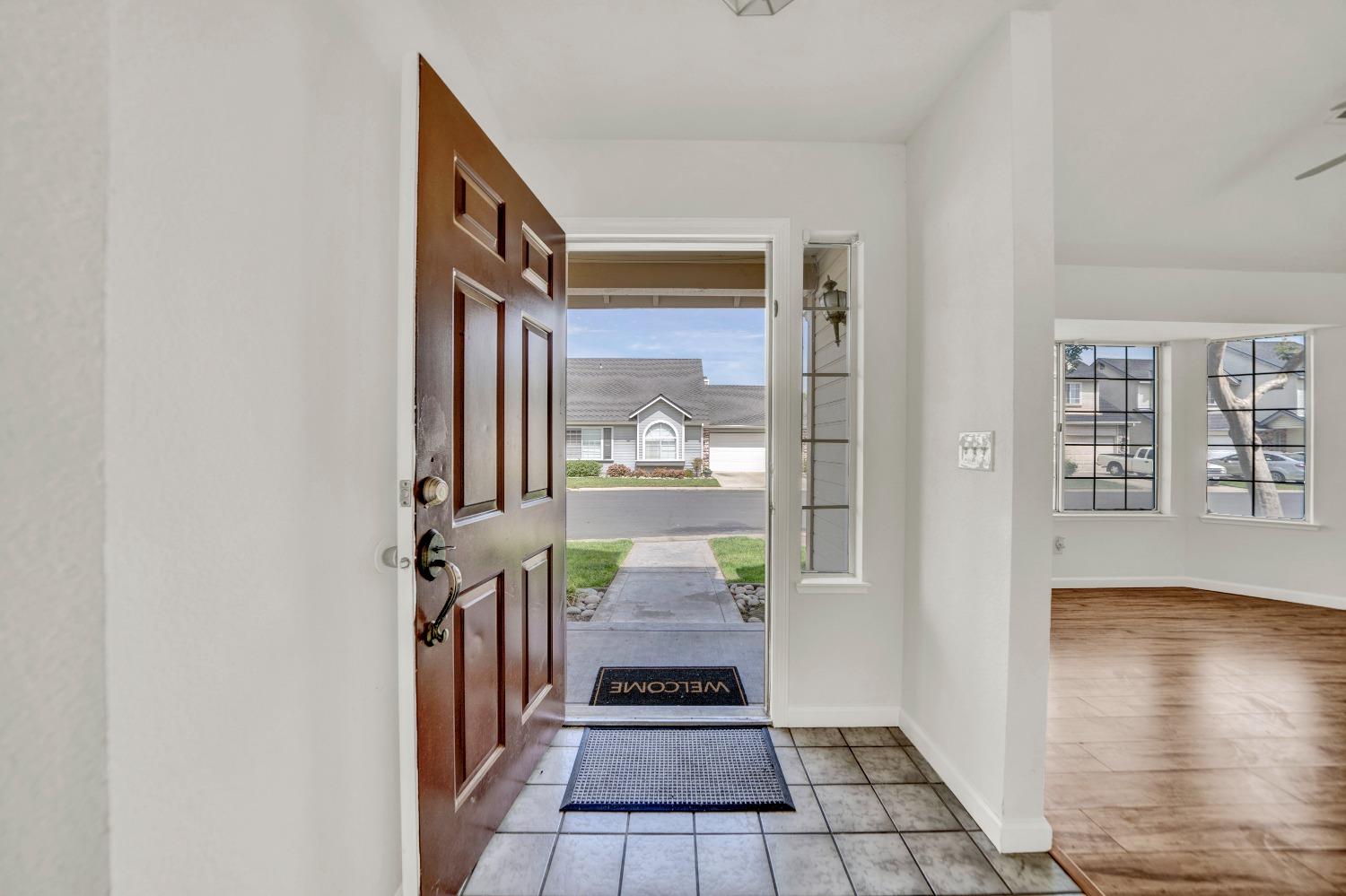 Detail Gallery Image 4 of 36 For 2820 Stone Ter, Modesto,  CA 95355 - 3 Beds | 2/1 Baths