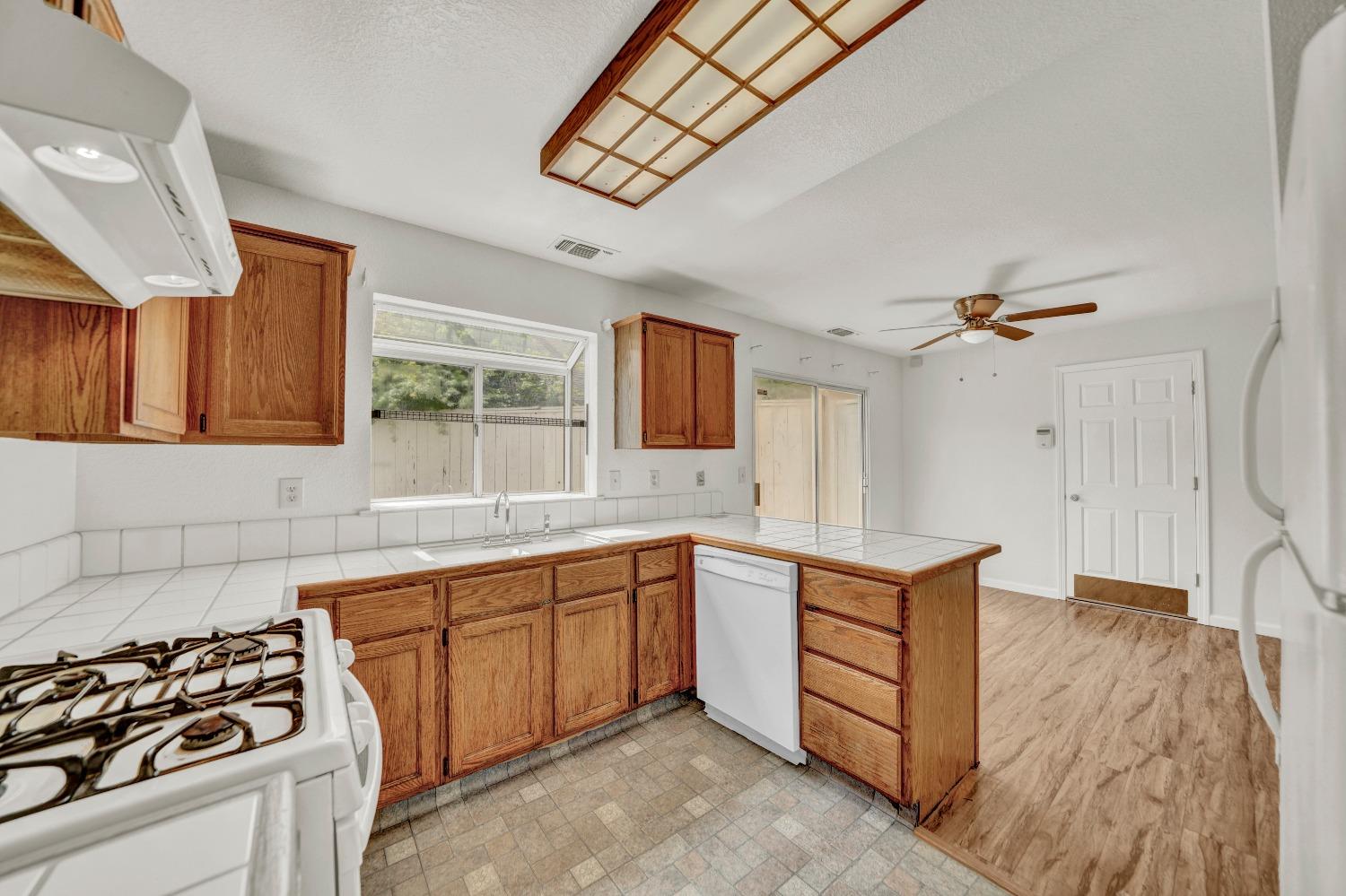 Detail Gallery Image 29 of 36 For 2820 Stone Ter, Modesto,  CA 95355 - 3 Beds | 2/1 Baths