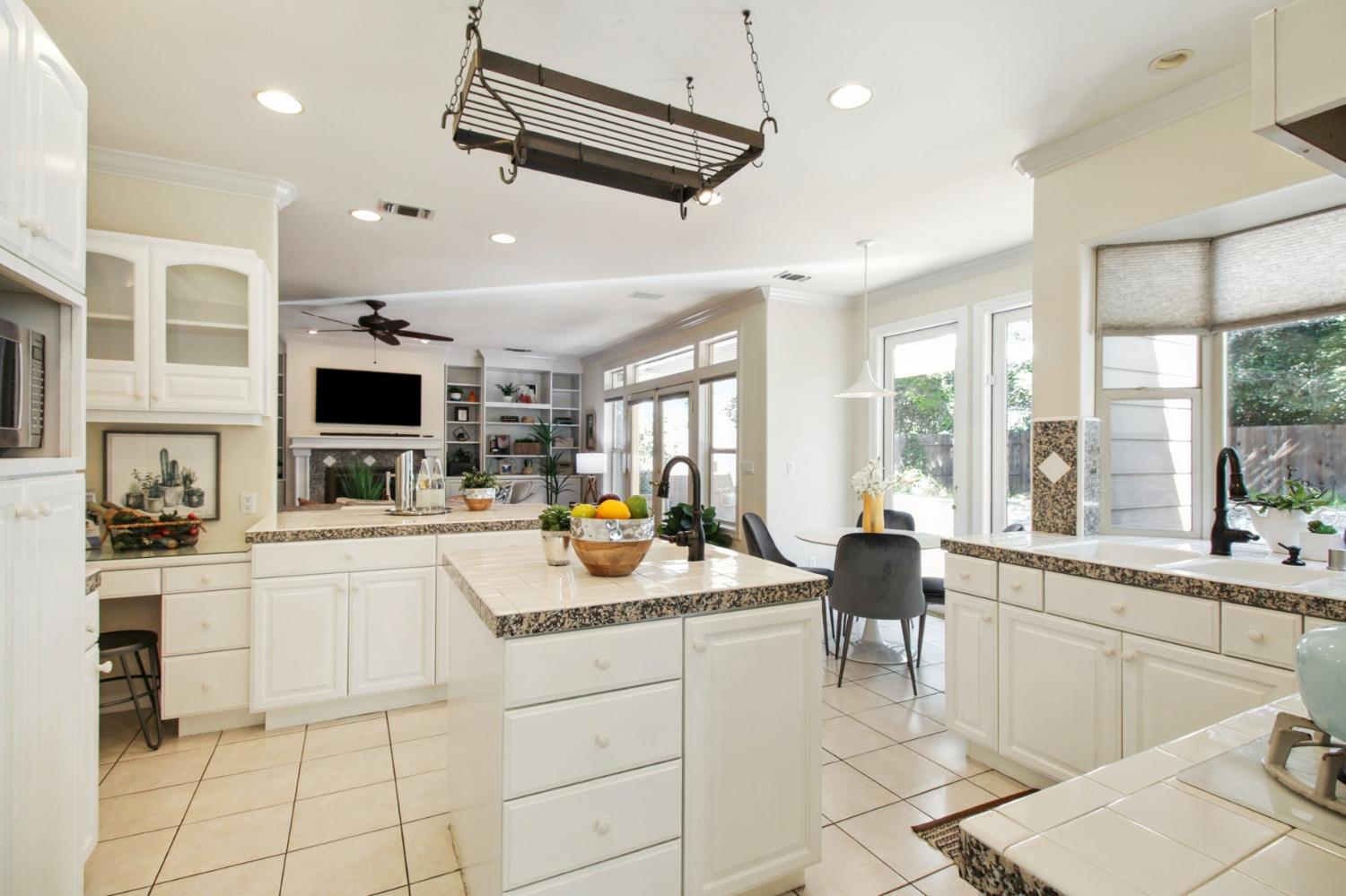 Detail Gallery Image 14 of 55 For 2119 Dinosaur Pl, Davis,  CA 95616 - 4 Beds | 2/1 Baths