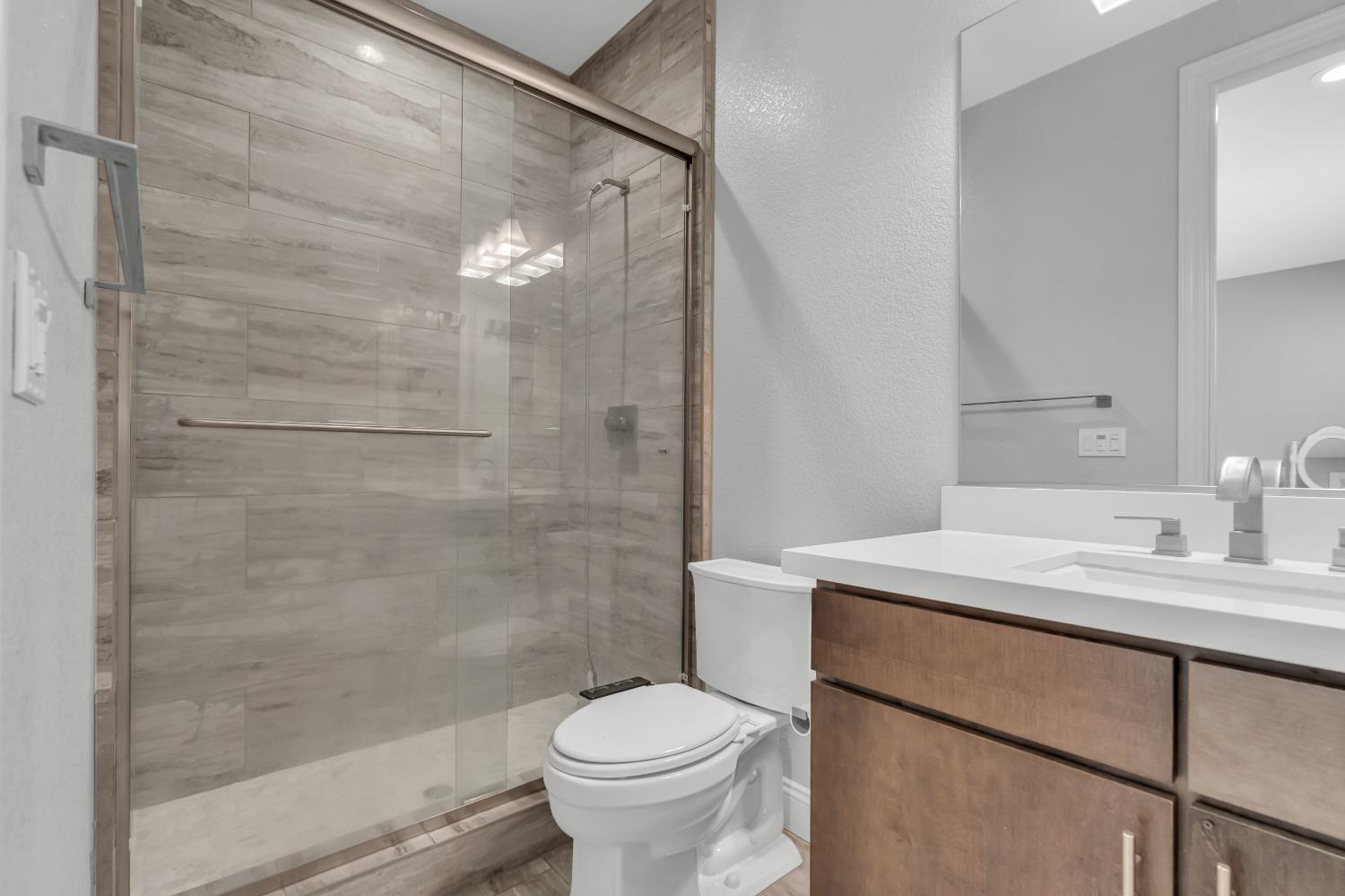 Detail Gallery Image 29 of 70 For 1725 Marina Dr, Lathrop,  CA 95330 - 5 Beds | 3/1 Baths