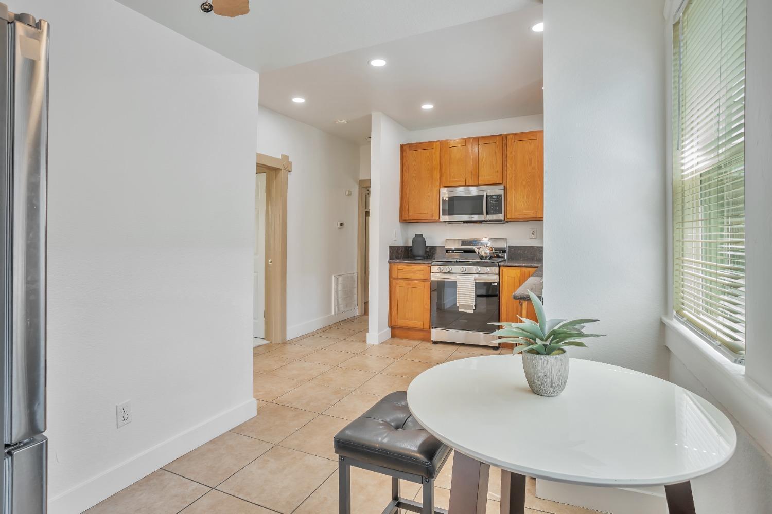 29th, Sacramento, California image 22