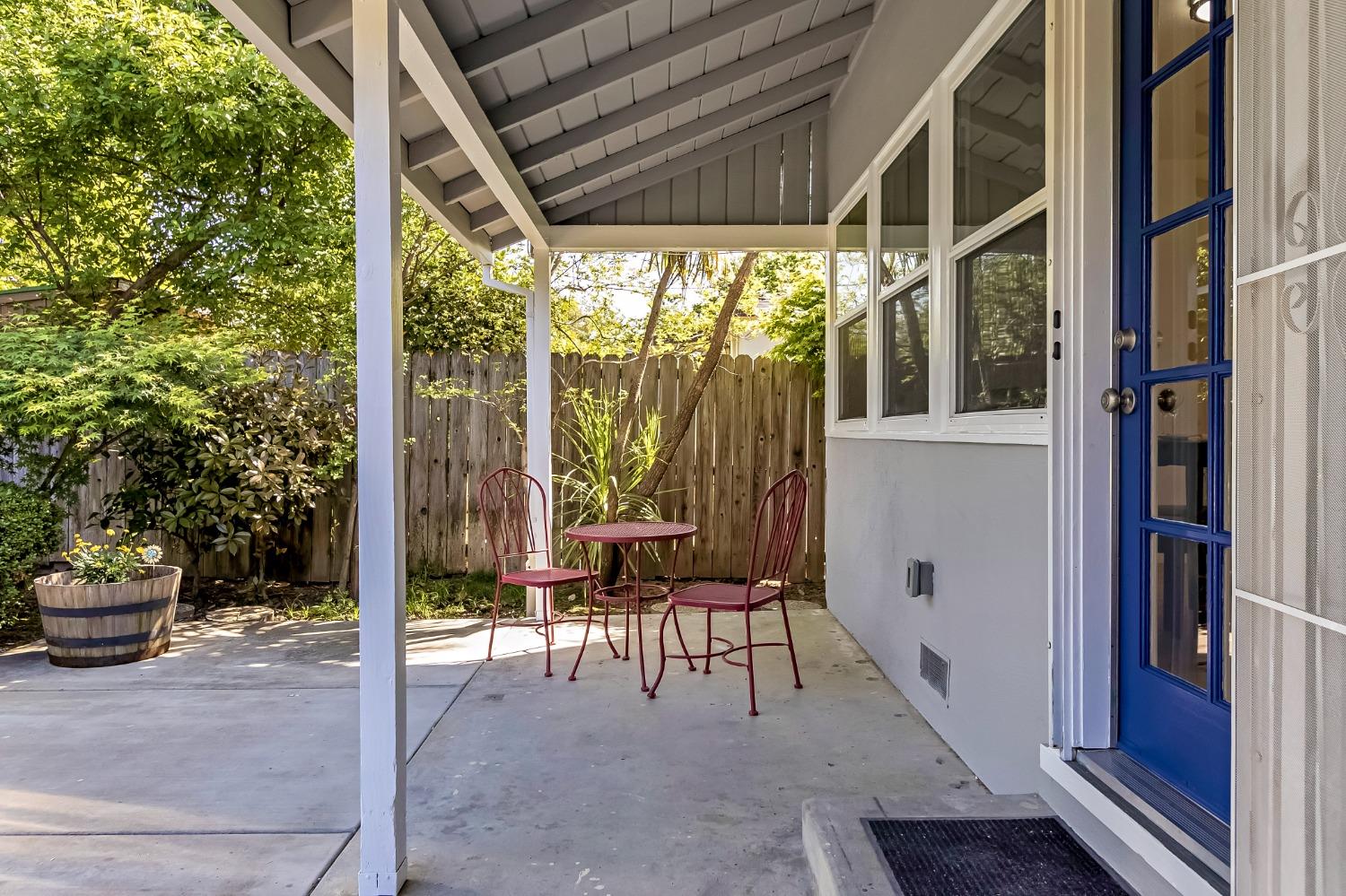 Detail Gallery Image 24 of 35 For 5211 Whittier Dr, Sacramento,  CA 95820 - 3 Beds | 2 Baths