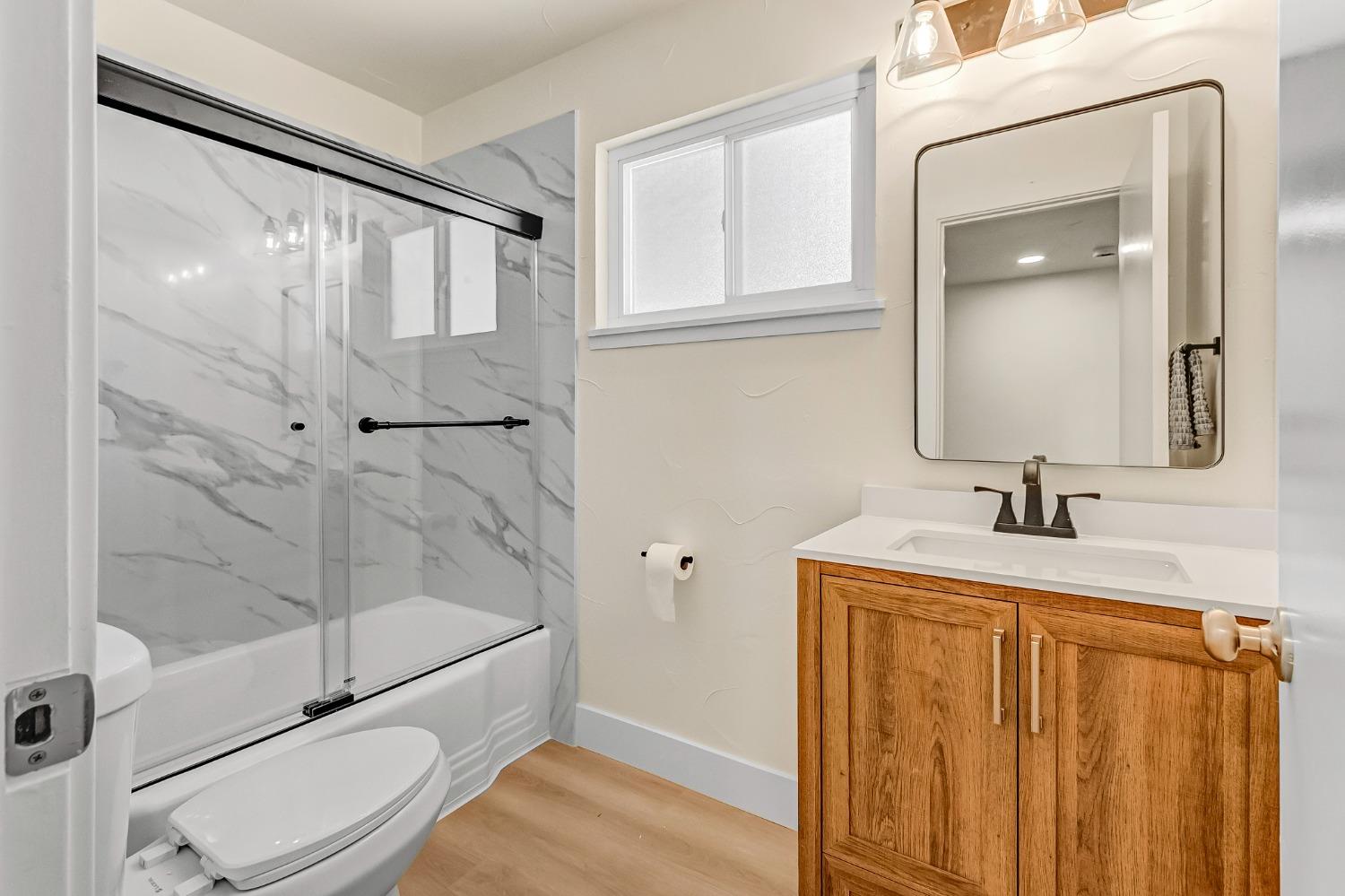 Detail Gallery Image 15 of 35 For 5211 Whittier Dr, Sacramento,  CA 95820 - 3 Beds | 2 Baths
