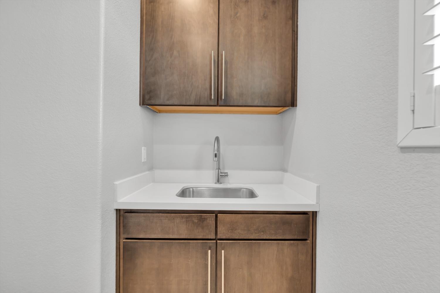 Detail Gallery Image 31 of 70 For 1725 Marina Dr, Lathrop,  CA 95330 - 5 Beds | 3/1 Baths