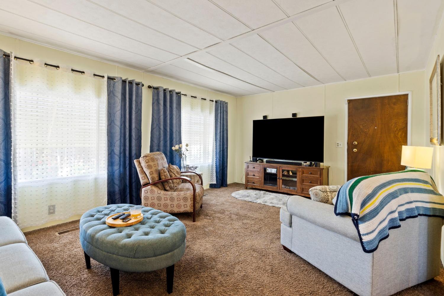 Detail Gallery Image 4 of 25 For 8181 Folsom Blvd 8, Sacramento,  CA 95826 - 2 Beds | 2 Baths