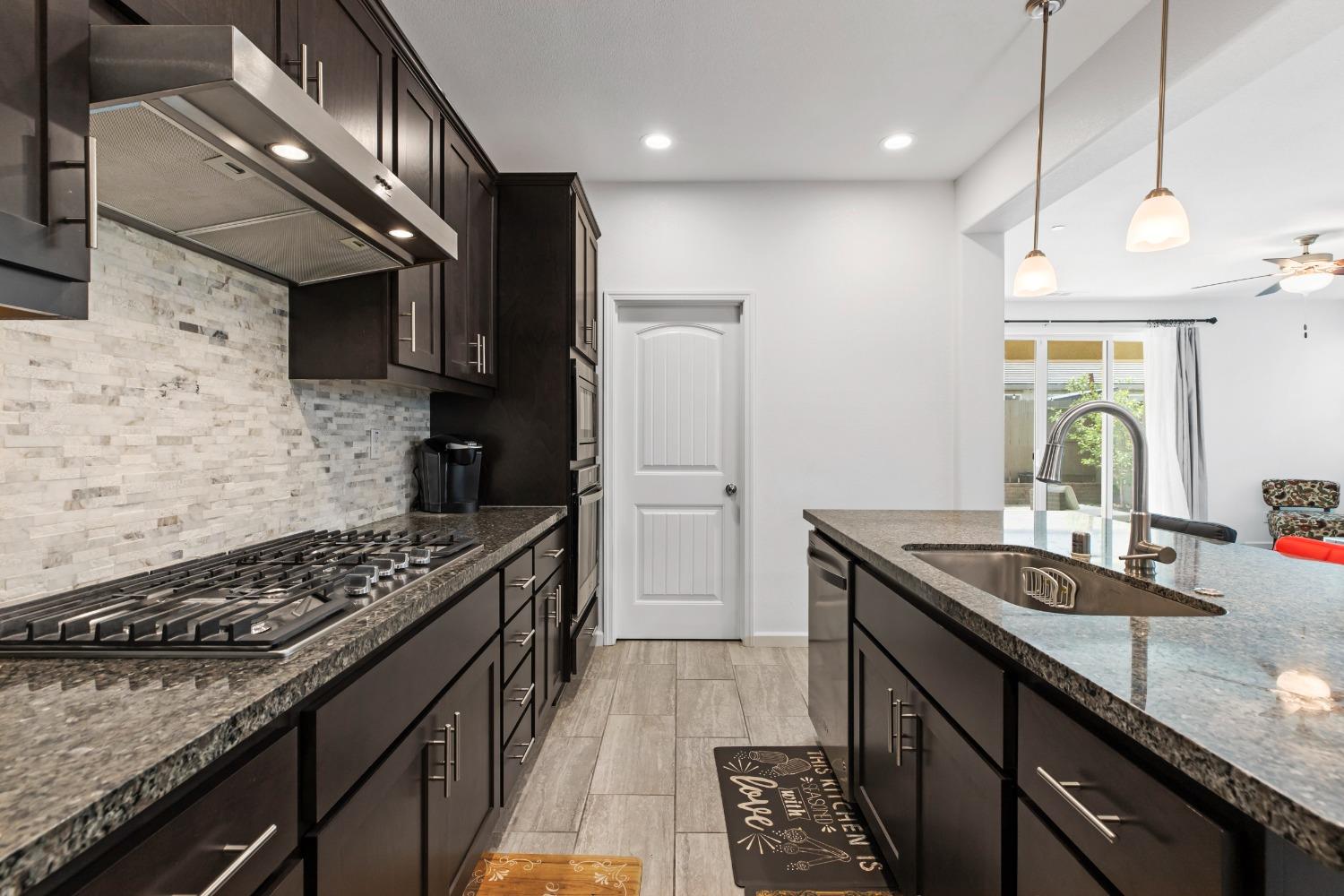 Detail Gallery Image 12 of 36 For 1614 Veteran St, Manteca,  CA 95337 - 4 Beds | 3 Baths