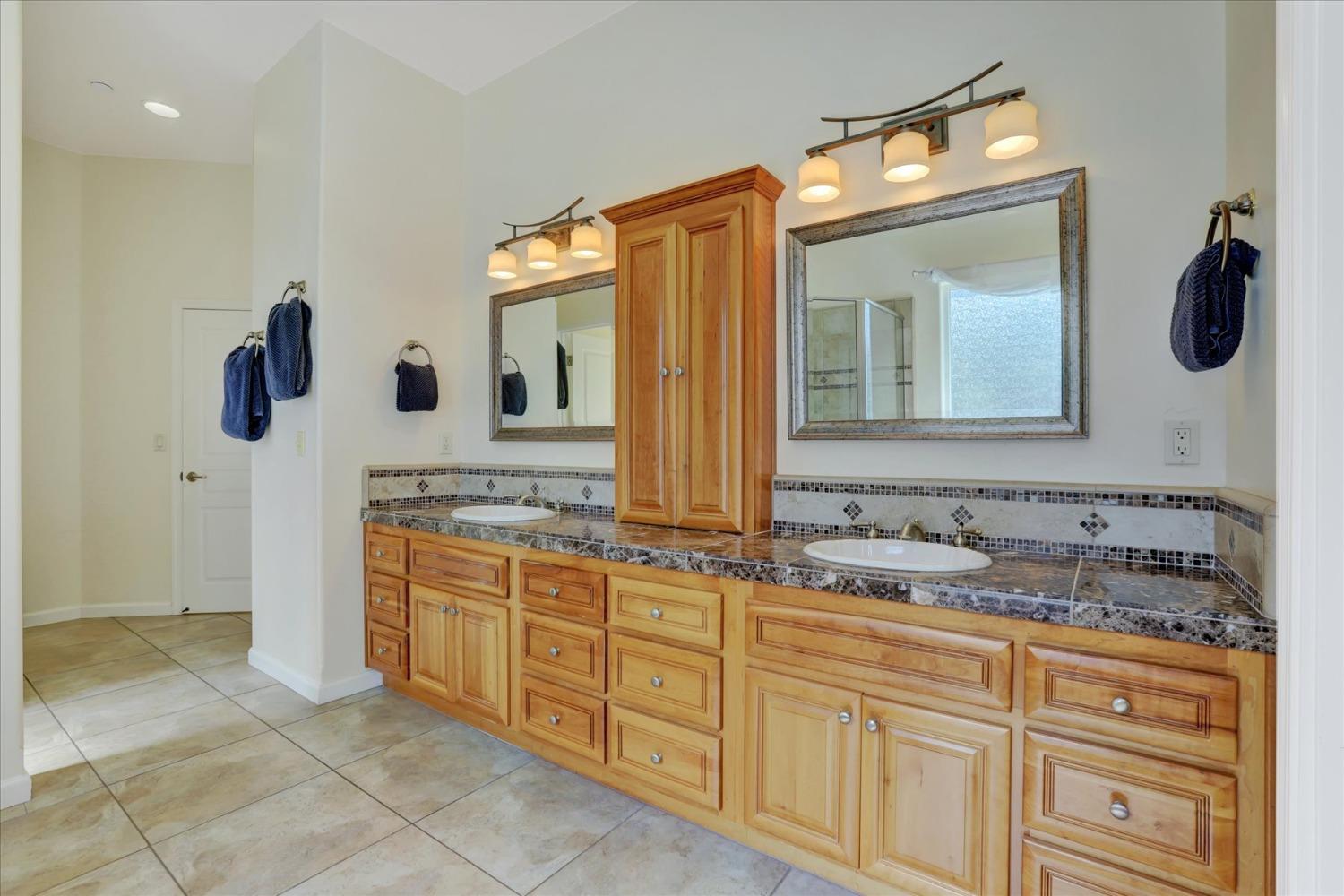 Detail Gallery Image 24 of 74 For 17582 Chaparral Dr, Penn Valley,  CA 95946 - 5 Beds | 4 Baths