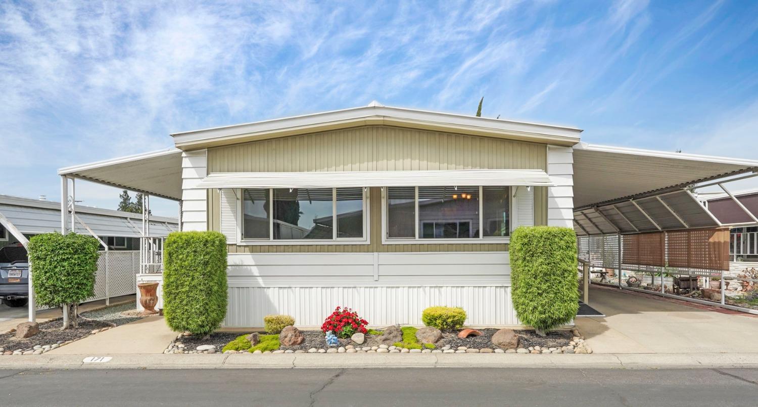 Detail Gallery Image 1 of 43 For 171 El Centro Dr, Lodi,  CA 95240 - 3 Beds | 2 Baths