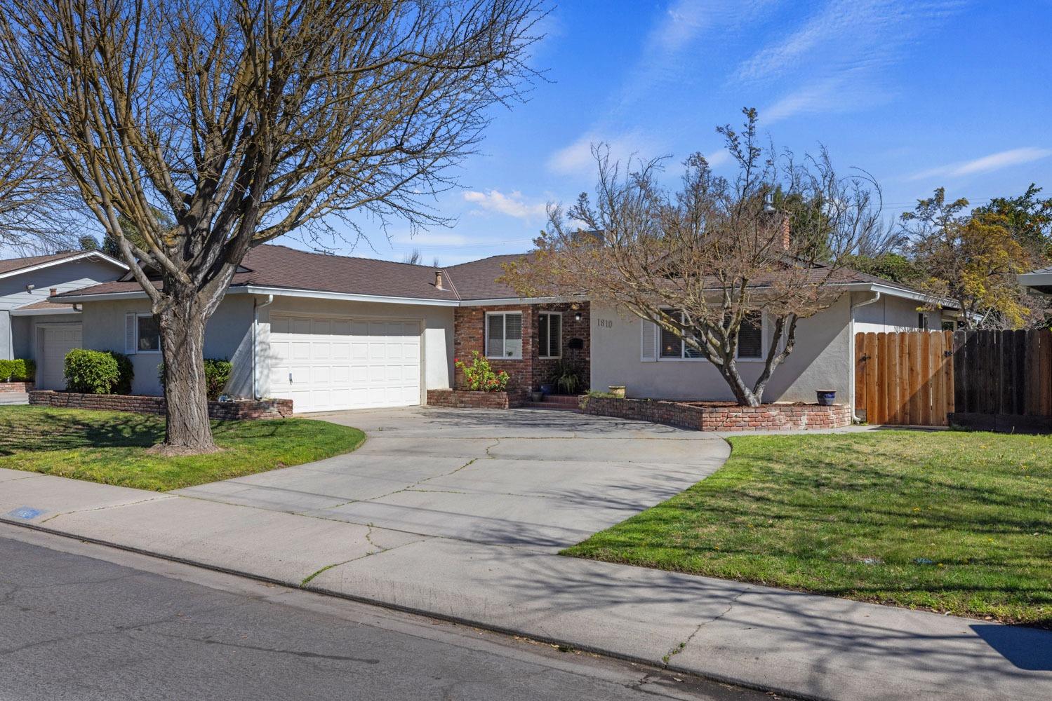 Detail Gallery Image 3 of 37 For 1610 Springwood Dr, Modesto,  CA 95350 - 3 Beds | 2 Baths