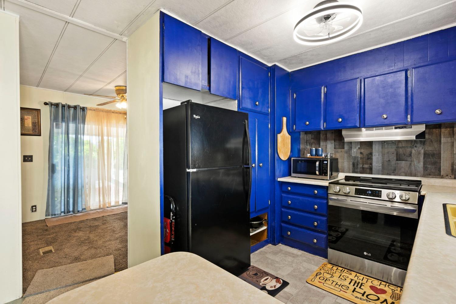 Detail Gallery Image 9 of 25 For 8181 Folsom Blvd 8, Sacramento,  CA 95826 - 2 Beds | 2 Baths