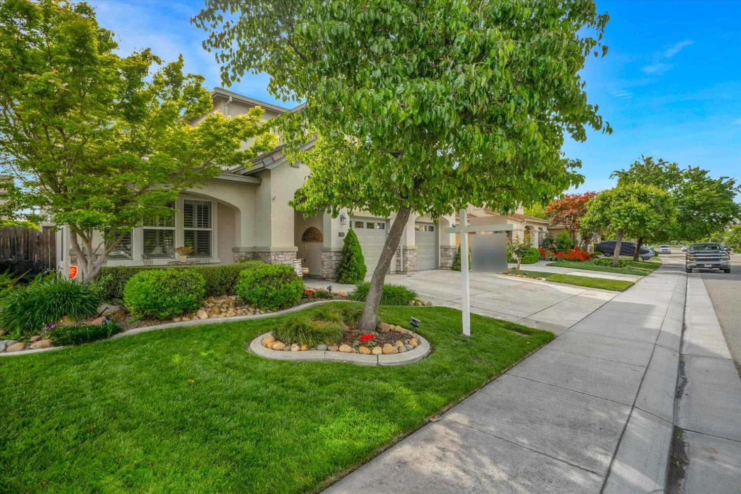 Detail Gallery Image 4 of 45 For 10924 Lakemore, Stockton,  CA 95219 - 5 Beds | 3 Baths