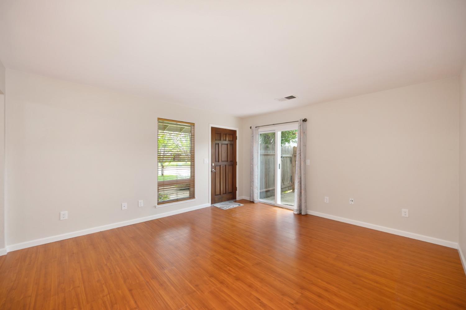 Detail Gallery Image 9 of 86 For 5209 Glide Dr, Davis,  CA 95618 - – Beds | – Baths