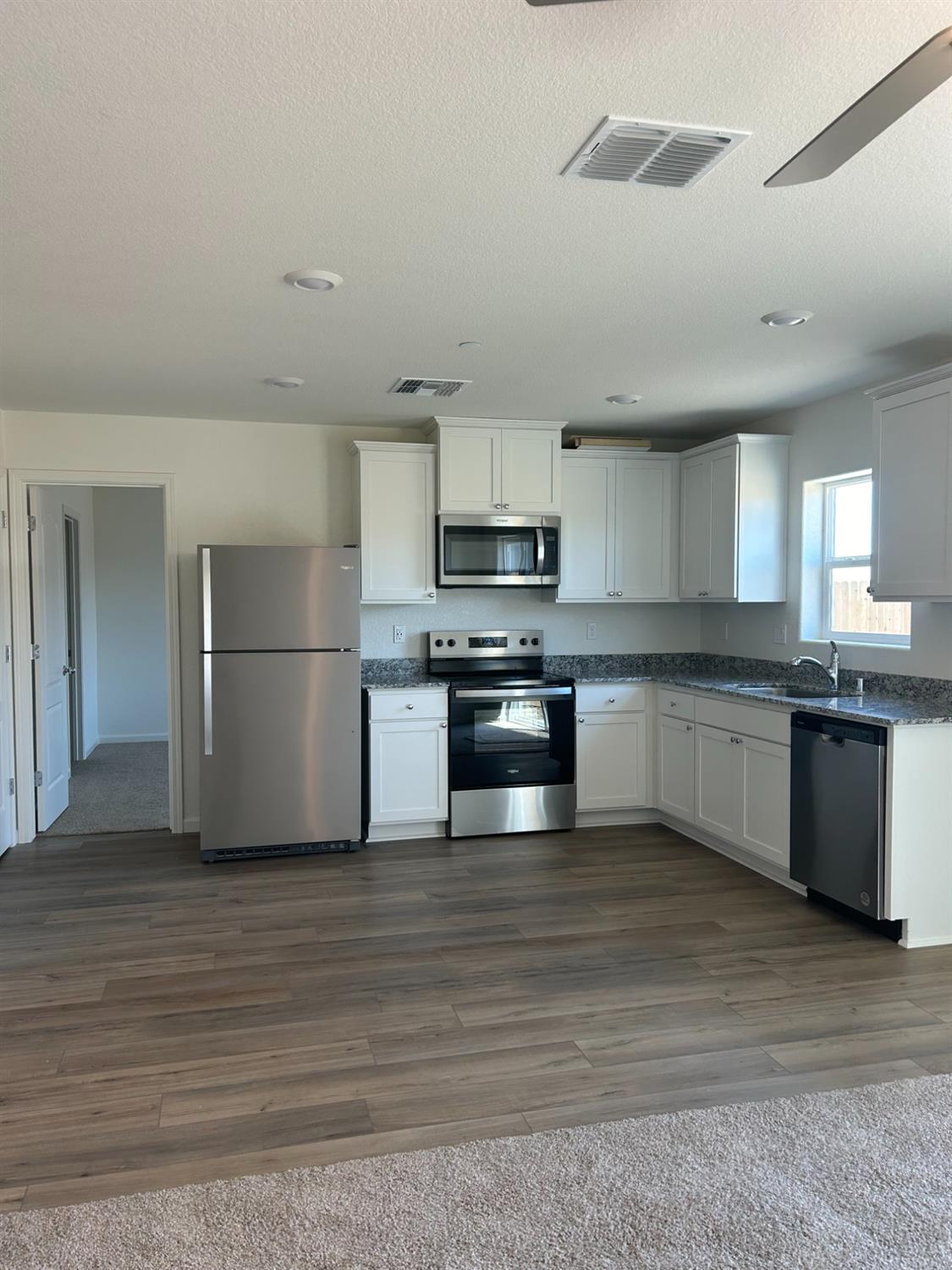 Detail Gallery Image 3 of 7 For 3049 Aerosmith Way, Stockton,  CA 95212 - 3 Beds | 2 Baths