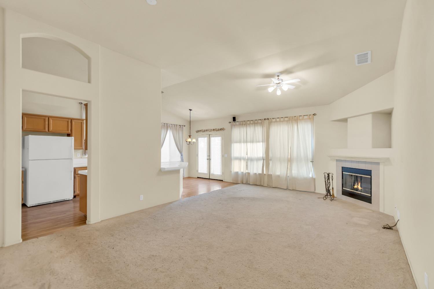 Lakepoint Drive, Elk Grove, California image 8