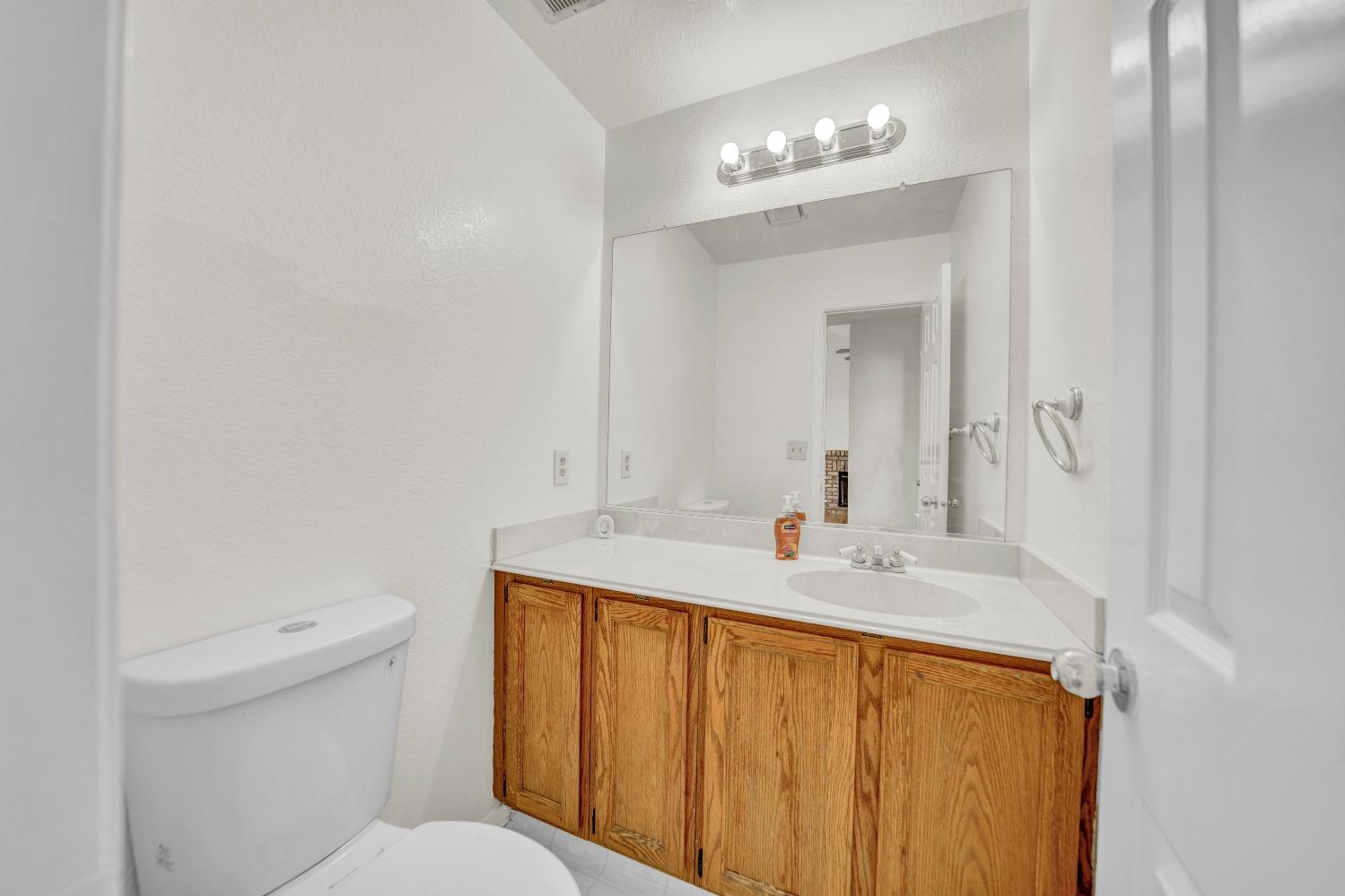 Detail Gallery Image 8 of 36 For 2820 Stone Ter, Modesto,  CA 95355 - 3 Beds | 2/1 Baths