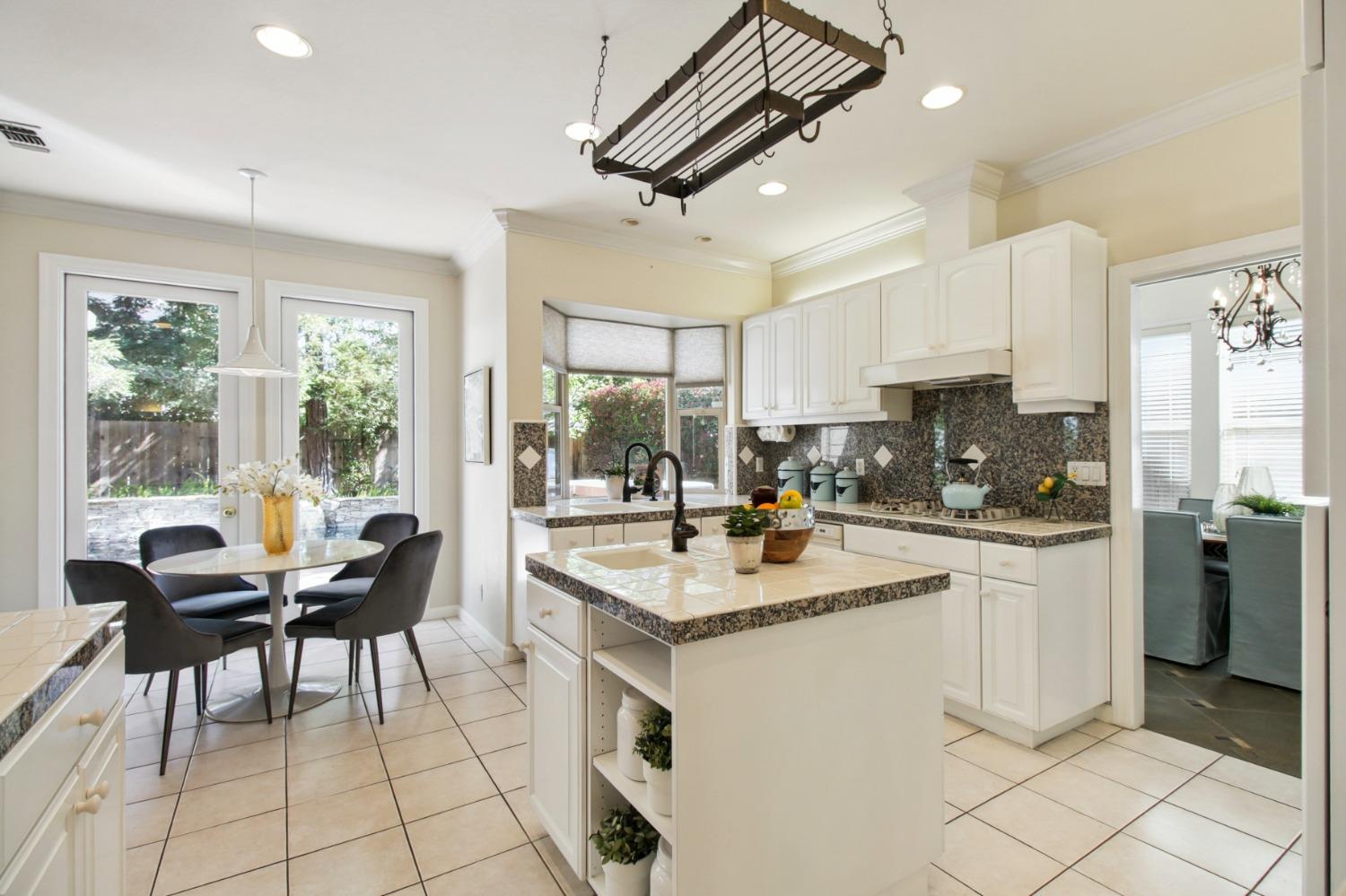 Detail Gallery Image 13 of 55 For 2119 Dinosaur Pl, Davis,  CA 95616 - 4 Beds | 2/1 Baths