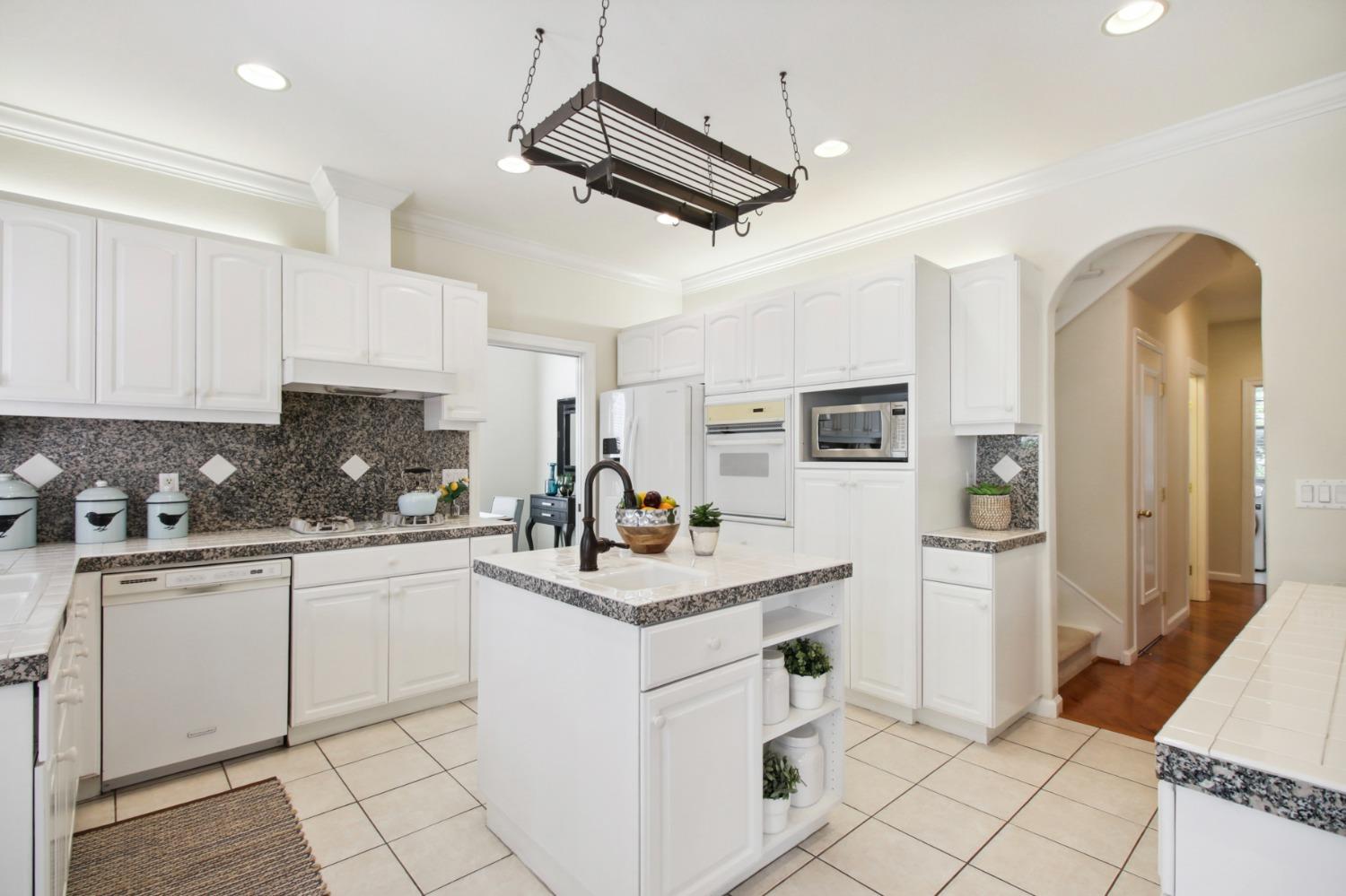 Detail Gallery Image 15 of 55 For 2119 Dinosaur Pl, Davis,  CA 95616 - 4 Beds | 2/1 Baths