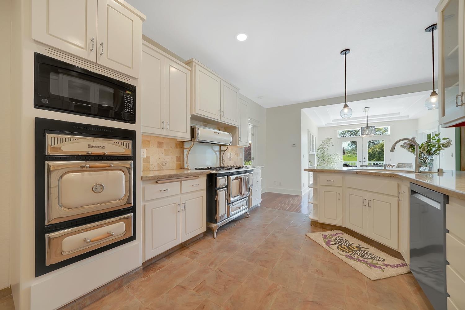 Detail Gallery Image 13 of 92 For 12860 Locust Ln, Sutter Creek,  CA 95685 - 3 Beds | 4 Baths