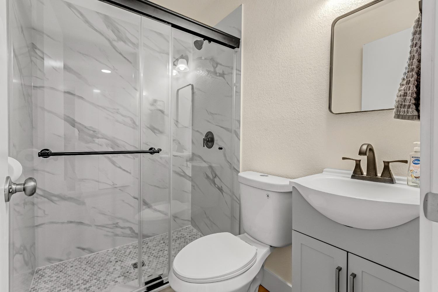 Detail Gallery Image 20 of 35 For 5211 Whittier Dr, Sacramento,  CA 95820 - 3 Beds | 2 Baths
