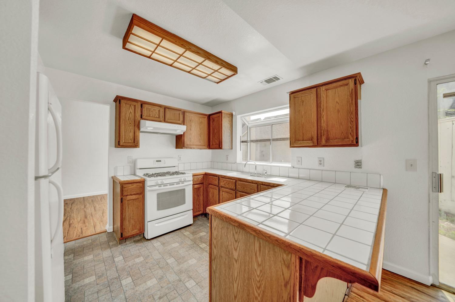 Detail Gallery Image 27 of 36 For 2820 Stone Ter, Modesto,  CA 95355 - 3 Beds | 2/1 Baths