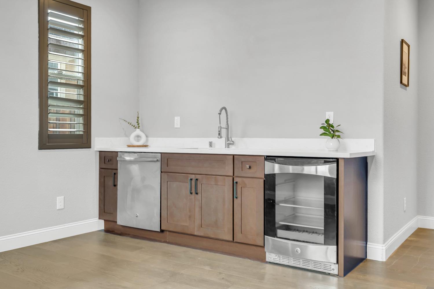 Detail Gallery Image 69 of 70 For 1725 Marina Dr, Lathrop,  CA 95330 - 5 Beds | 3/1 Baths