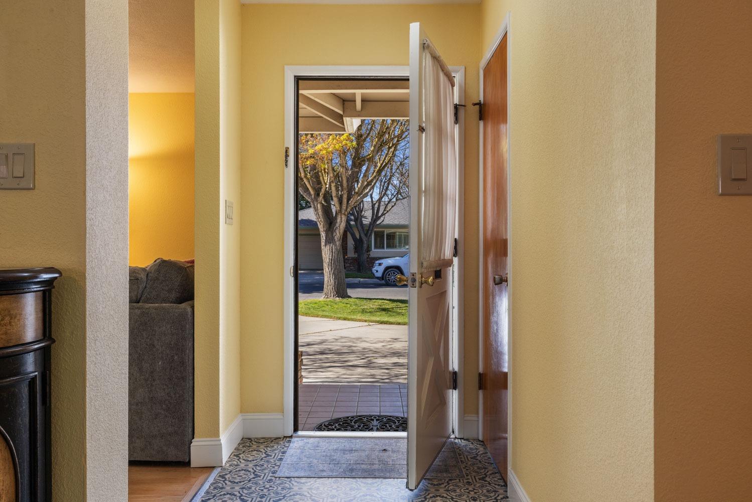 Detail Gallery Image 6 of 37 For 1610 Springwood Dr, Modesto,  CA 95350 - 3 Beds | 2 Baths