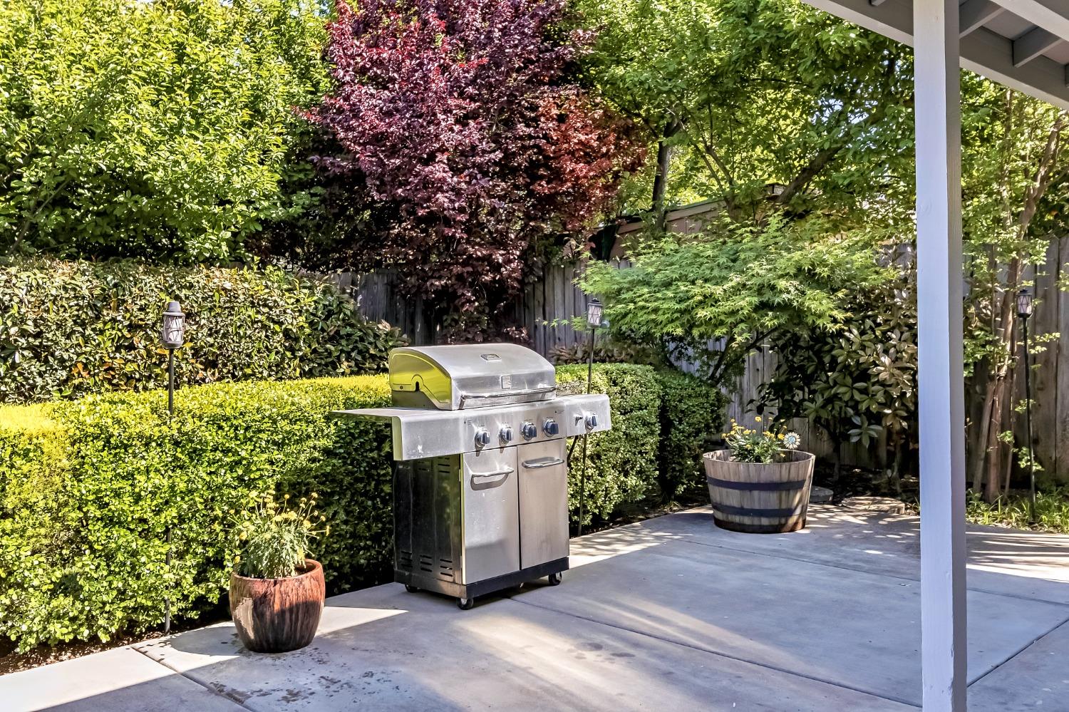 Detail Gallery Image 26 of 35 For 5211 Whittier Dr, Sacramento,  CA 95820 - 3 Beds | 2 Baths