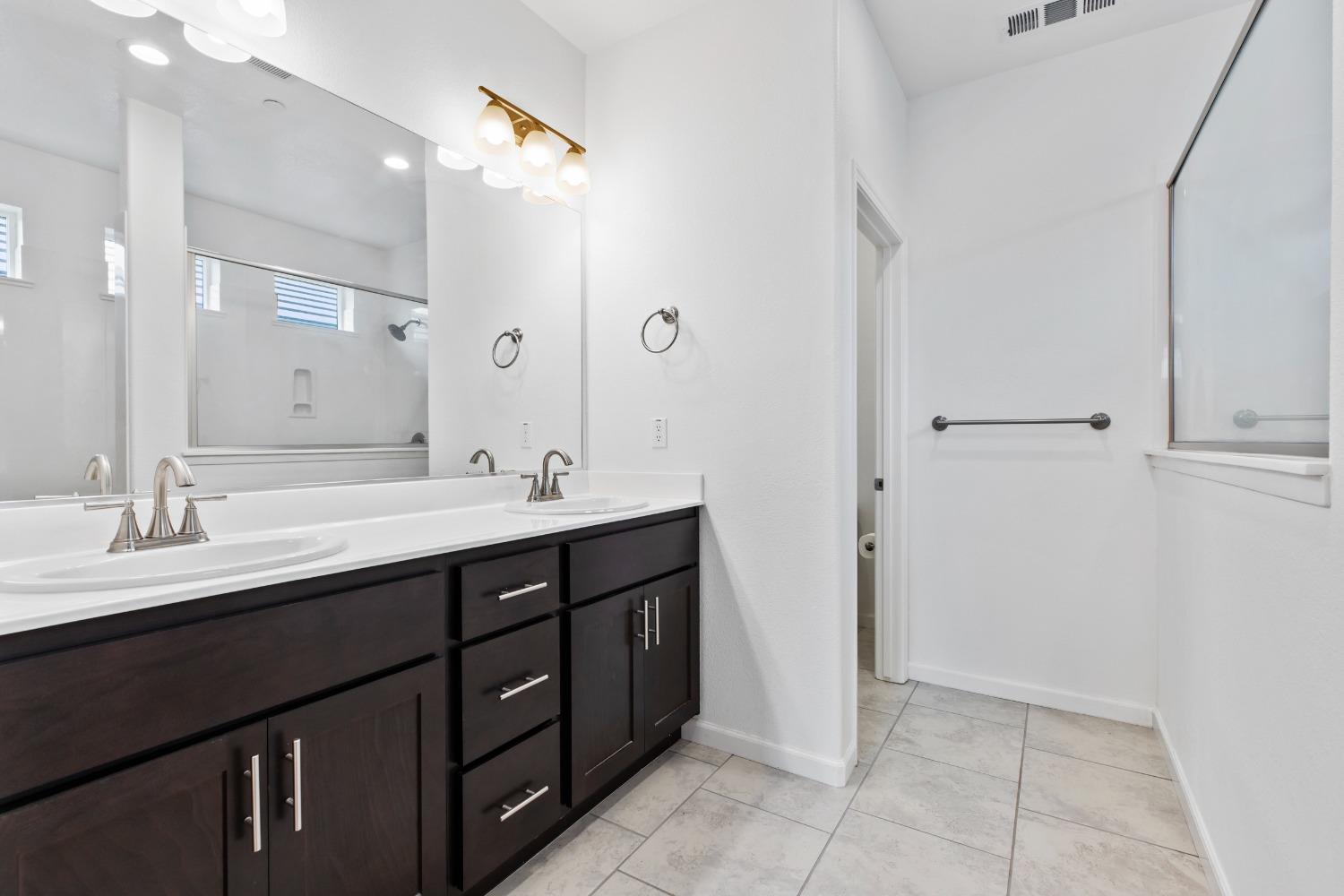 Detail Gallery Image 25 of 36 For 1614 Veteran St, Manteca,  CA 95337 - 4 Beds | 3 Baths