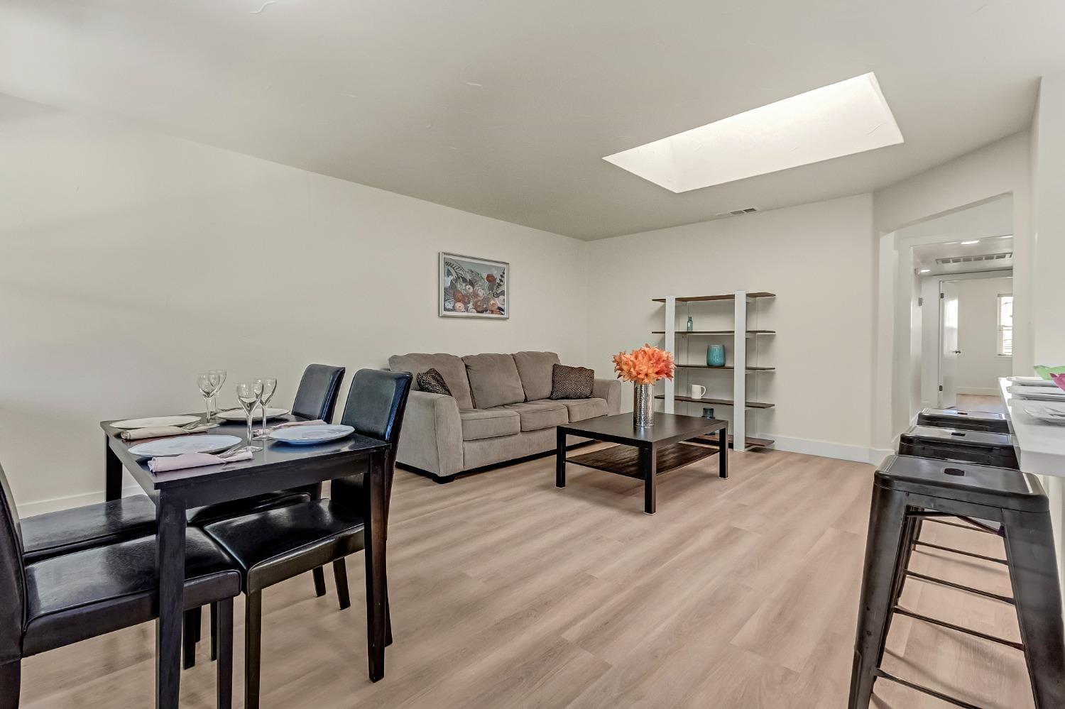 Detail Gallery Image 14 of 35 For 5211 Whittier Dr, Sacramento,  CA 95820 - 3 Beds | 2 Baths
