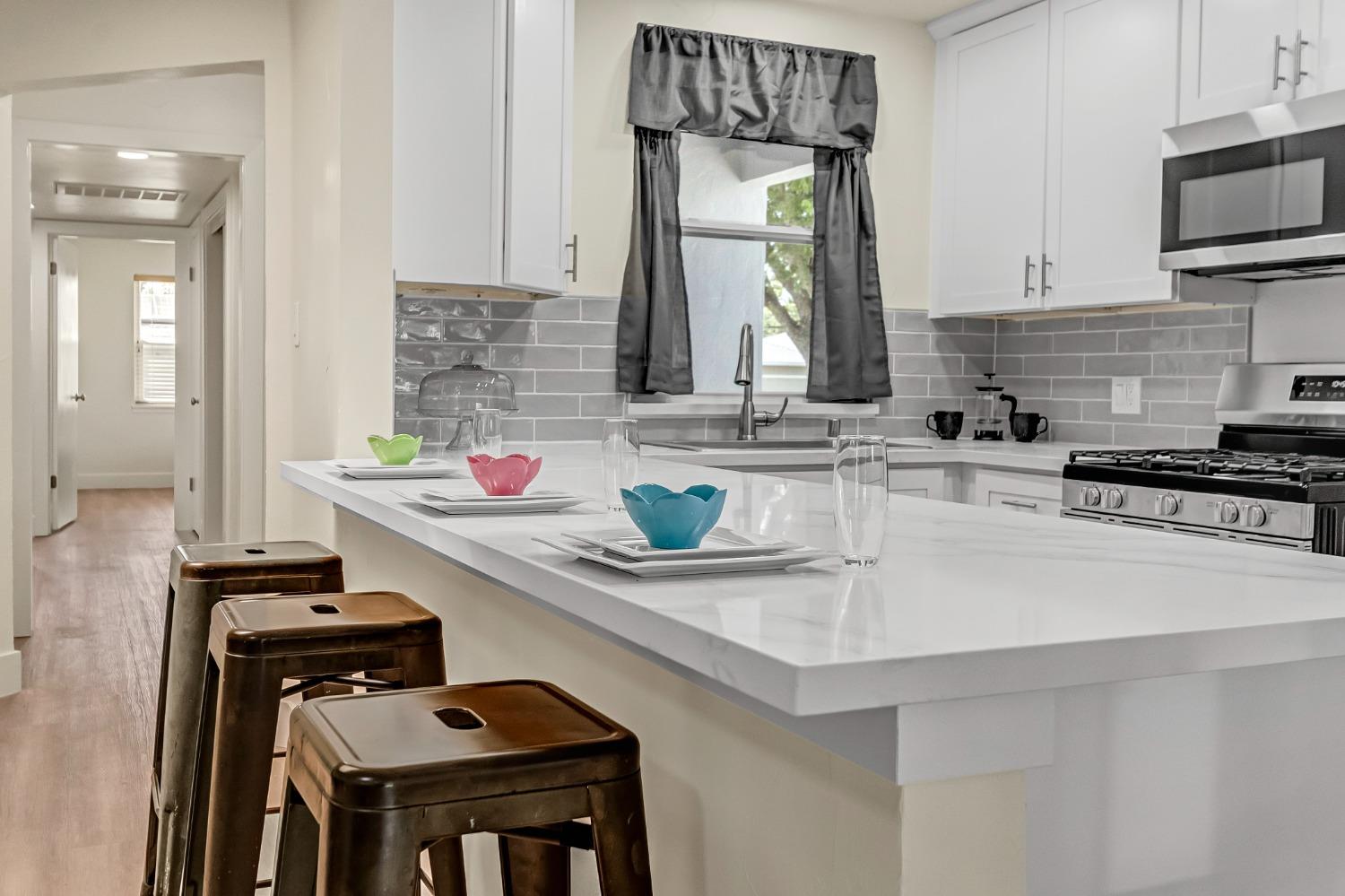 Detail Gallery Image 12 of 35 For 5211 Whittier Dr, Sacramento,  CA 95820 - 3 Beds | 2 Baths