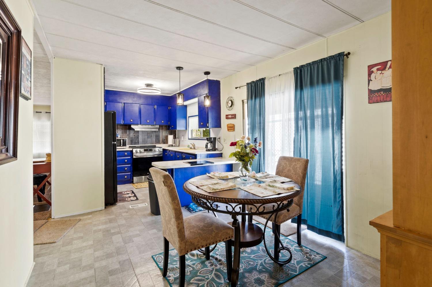 Detail Gallery Image 7 of 25 For 8181 Folsom Blvd 8, Sacramento,  CA 95826 - 2 Beds | 2 Baths