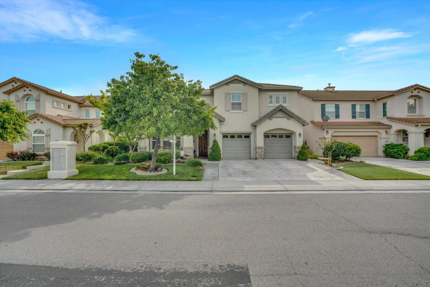 Detail Gallery Image 2 of 45 For 10924 Lakemore, Stockton,  CA 95219 - 5 Beds | 3 Baths